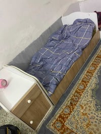 غرفه أطفال نفرين + ميز تواليت تركي اصلي وميز جانبي بدون كنتور سعره ١٧٥...