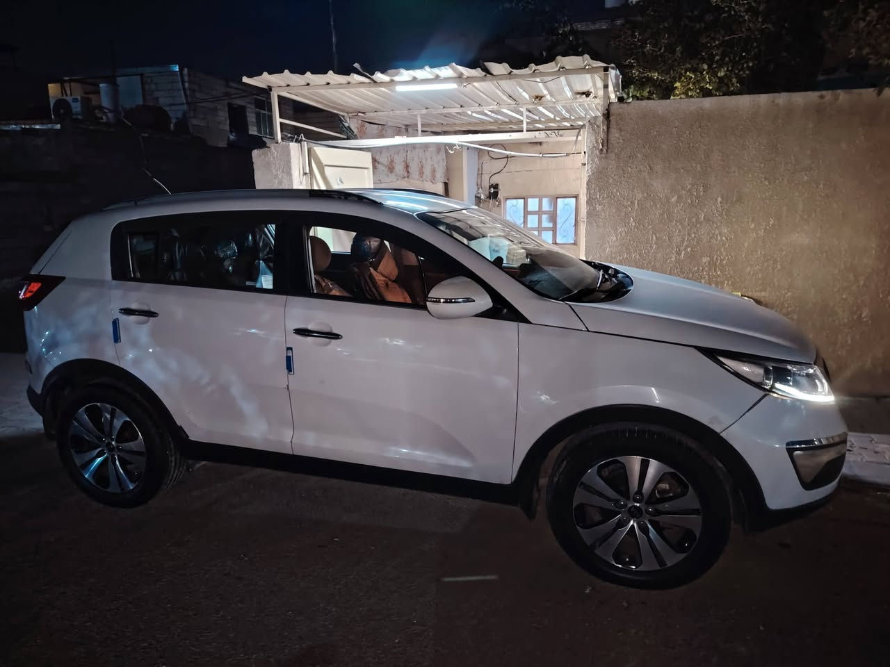 السلام عليكم ورحمة الله وبركاته
كيا سبورتج ٢٠١٤ لون ابيض رقم نجف ماشية ١٦٤ الف
بارد بسمي عنواني نجف جاهزة وجديدة كلش وكل التفاصيل بالصور
السعر ١٤٧ ورقة وحياكم الله 
***********
