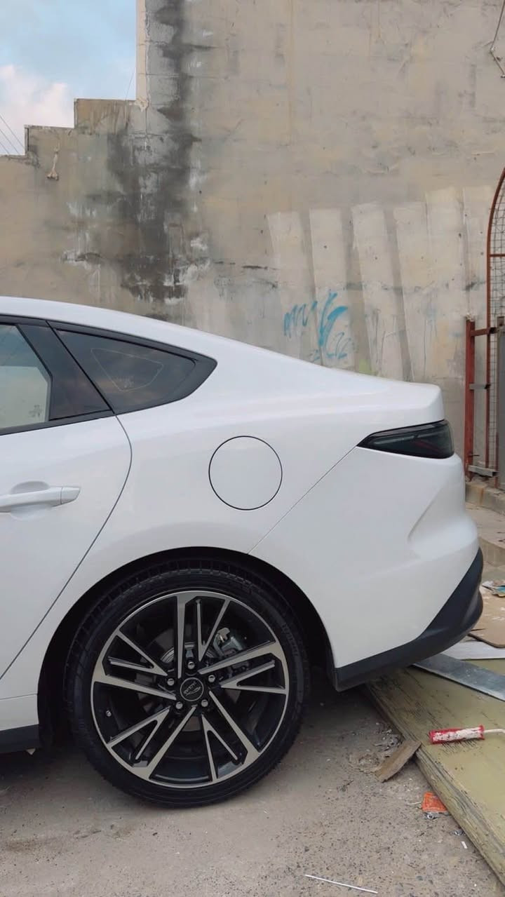 تايه و ويلى كامرى 2025
يه ك مانگه به ستراوه زور زور جوان و تايه به ته قياسى ١٩ 
تايه كان ٣٥/٣٥/٤٠
نرخى ٣٥٠ $  ژماره تلفون *********** أربيل, العراق
