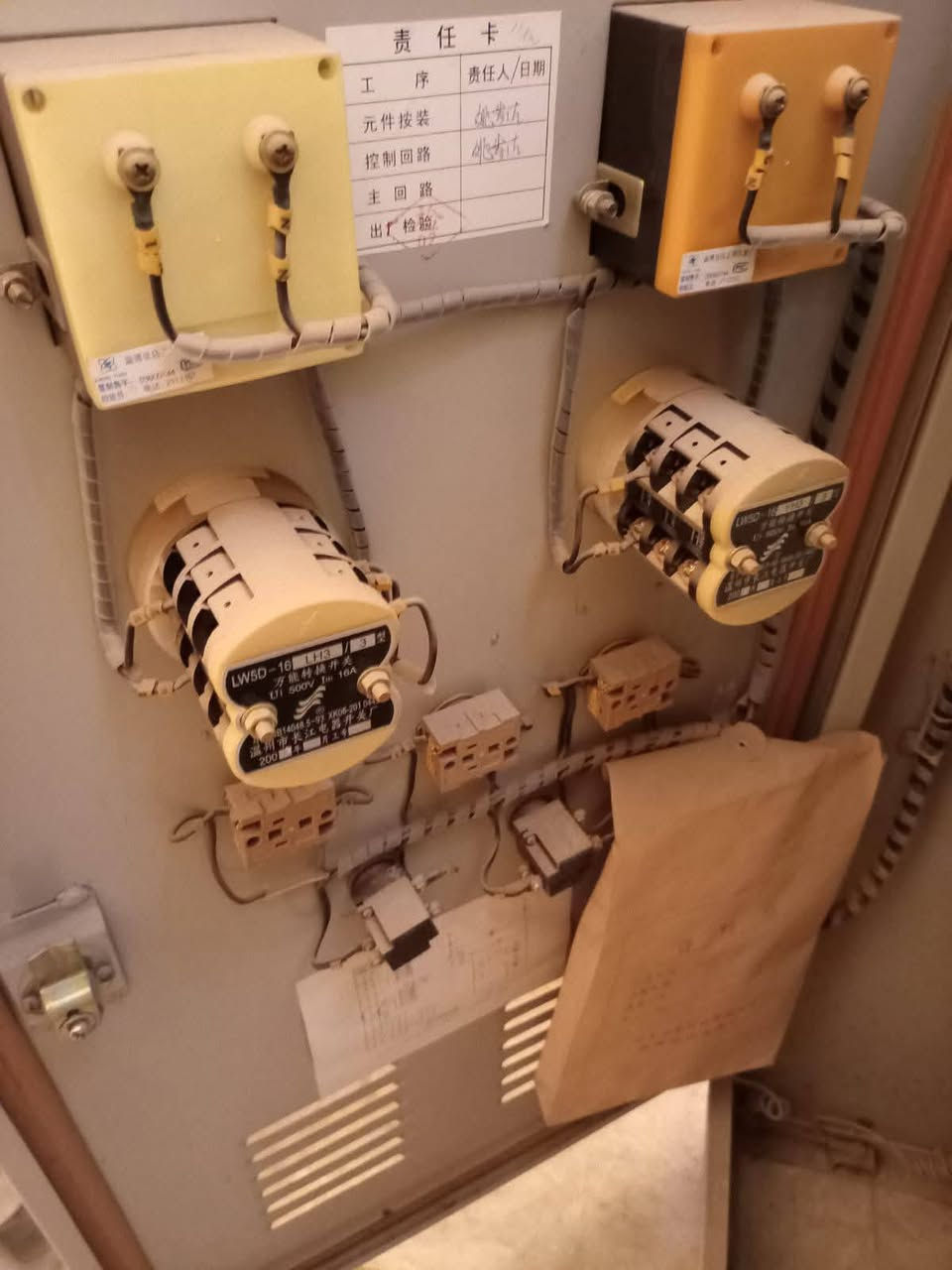 بوردات عدد 2 السعر 900 الف ***********  بغداد الكاظميه
