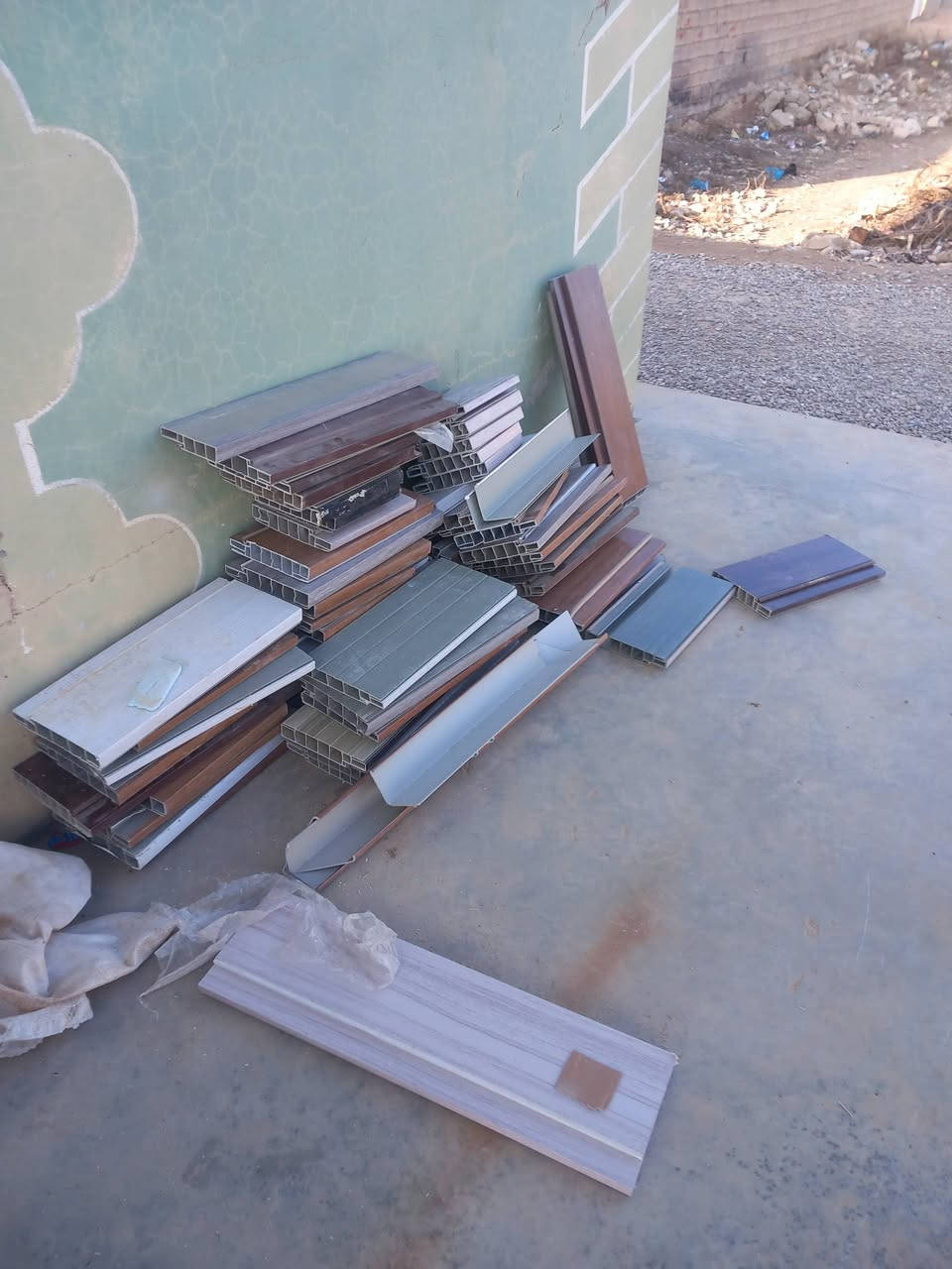 السلام عليكم يوجود كصات للبيع بلاستك تركي ليلون قرب ٢٥٠ كيلووو  المكان الشرقاط الساحل  الايسرر.هاتف  ***********
