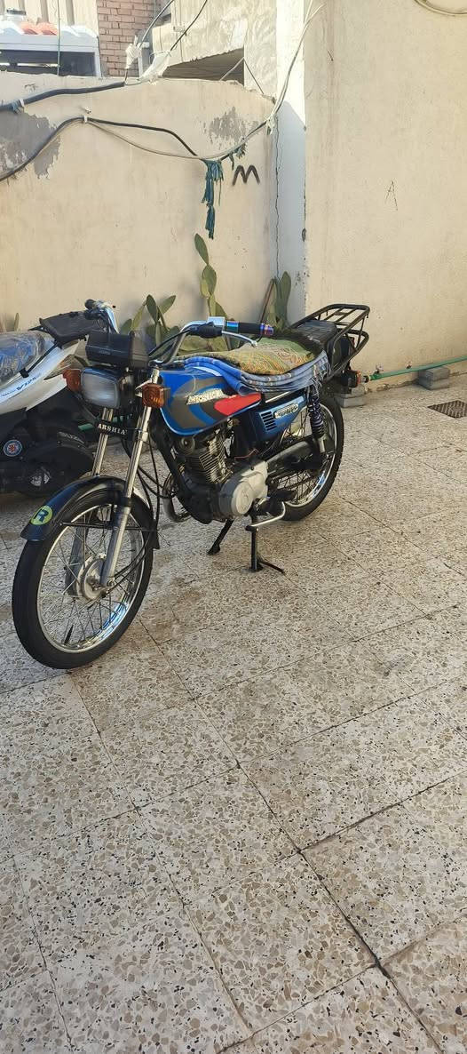 السلام عليكم دراجه لبيع ارشا 14 بلادي كلهة مو تعمير وراق اصولي  دراجه خير من الله  شلعه موعدل مكينه 1 اول فتحة الهة تايرات زوج جدد ما نقصهة اي شي مكان كوت حي الجهاد قرب جامع الصادق خاص مفتوح وستفسار ***********
