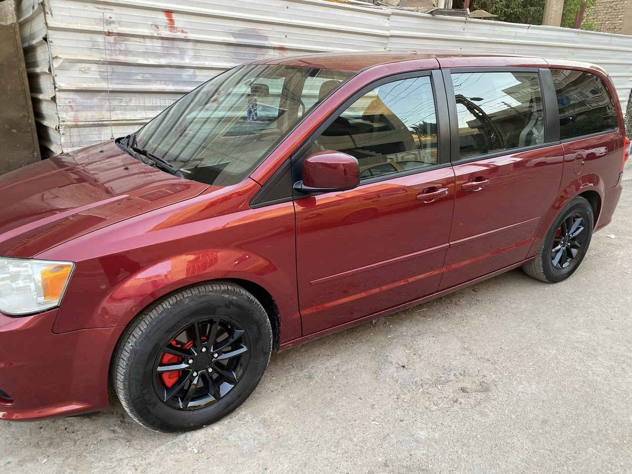 سلام عليكم البيع دوج كرفان موديل 2015 رقم وسنويه وهزه جديده بغداد رقمه بسمي ماشيه 70 الله يرحمه برحمته الواسعه
موصفاته جام 6كهرباء
تبريد 3قطعه
شاساتات امامي وخلفي كاربي 25
دخل اسود فرس ارضي وسقف
هوايه موصفات بعد بيه 
سياره على حدثه من بره بيهن جاملغ وبنيد صبغ غير هذني قطعتين صبغ اتحمل مسوليه وبيه تعديل بتايت براكيت خشم صاصي لاكص ولالحيم سياره جديده بمعنه كلمه لامشتغله على خط وعلى يدي من امريكه 

مكينه على بلاد كير شديته مال موديل20AD
صدر امامي وخلفي جديد تخم اذاين جددعلى بلاد
يعني ماذب عليه الف دينار 
مكاني بغداد البياع هذا رقمي شراي يخابر 

اي واحد يريد سعر بس يكتب تم يوصلك سعر 

***********
