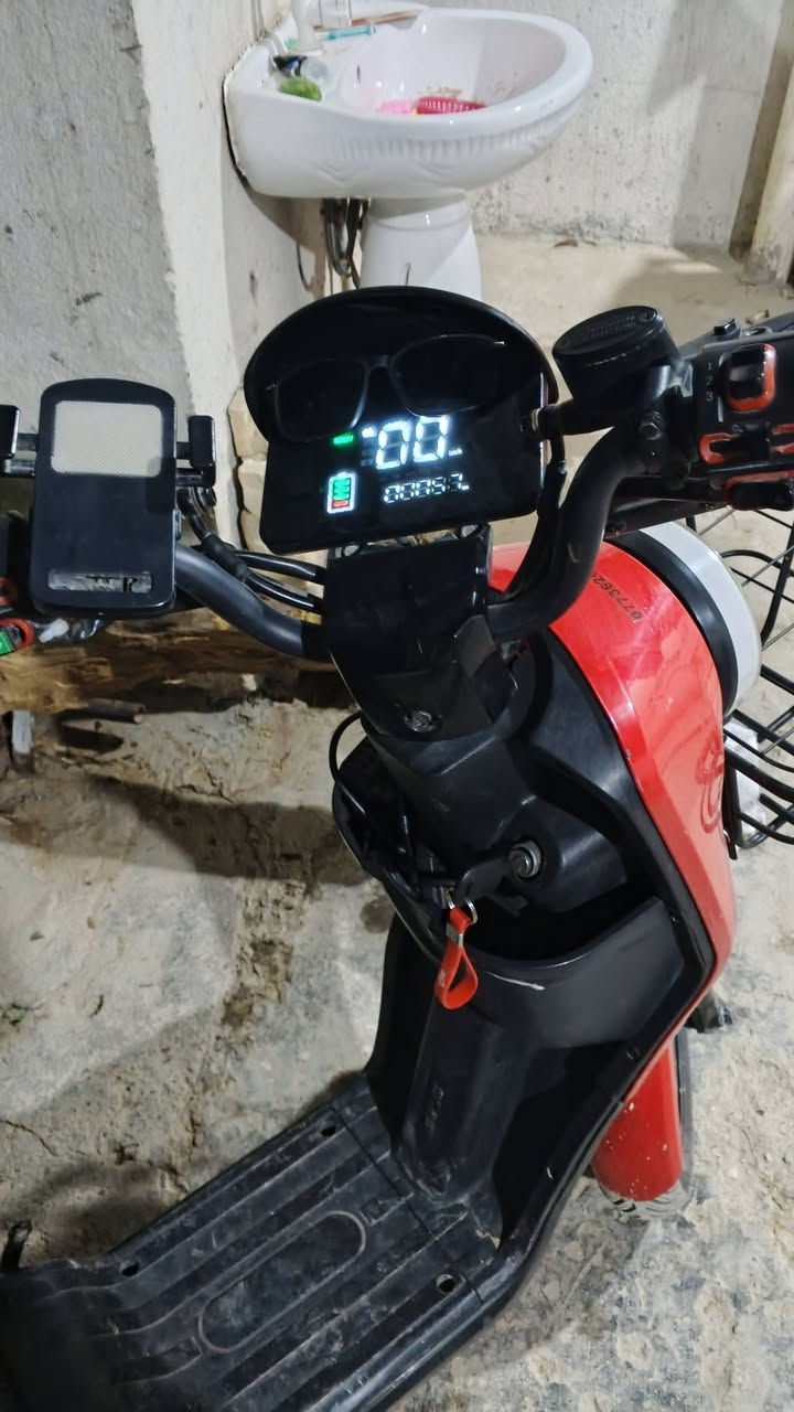 R9 للبيع دراجه نظيفه سرعتها 80 خمس بطاريات السعر 250 وبيها مجال اربع نمر استفسار هذا رقمي ***********

