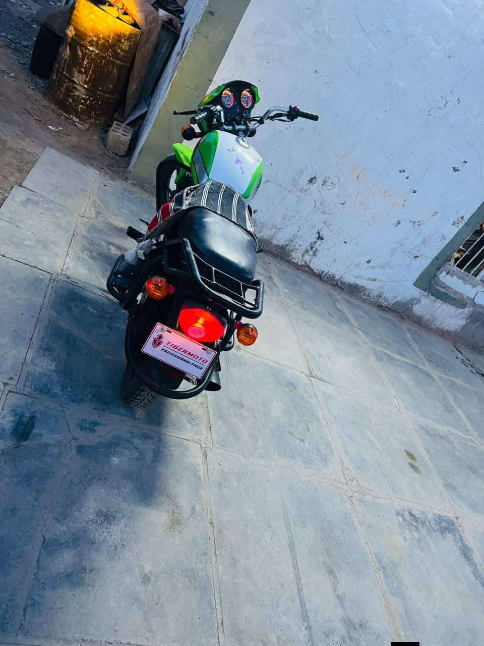 سلام عليكم دايوان موديل 19 مكفوله
مكانه واسط نعمانيه 

سعر 950وبيها مجال 

***********
