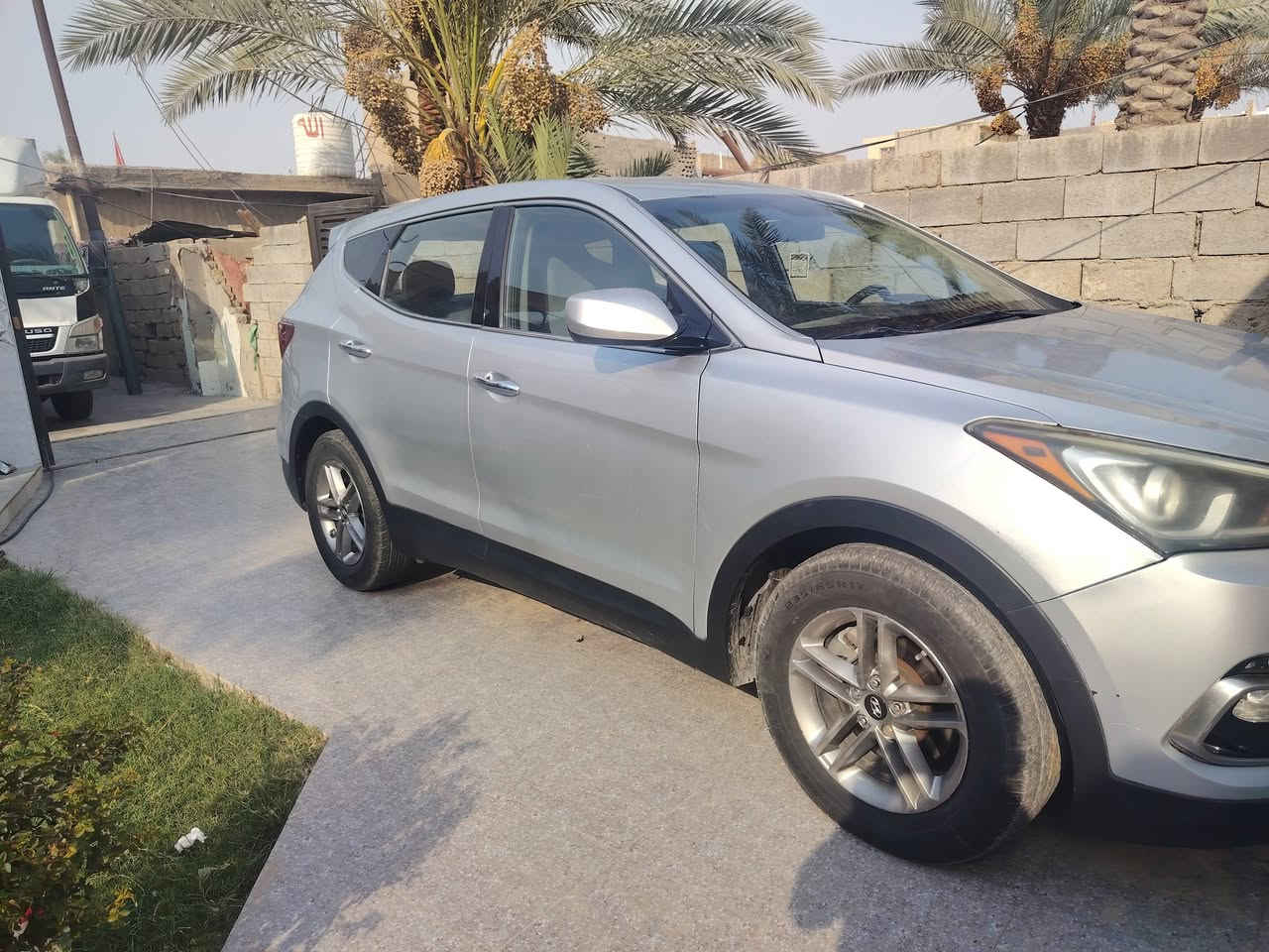 السلام عليكم سنتافيا ١٧ وارد أمريكي مكينه مفتوحه سعر ب١٣٠ سونار مرفق بدون دواخل مجرد شخط وصار بيه صبغ
***********
