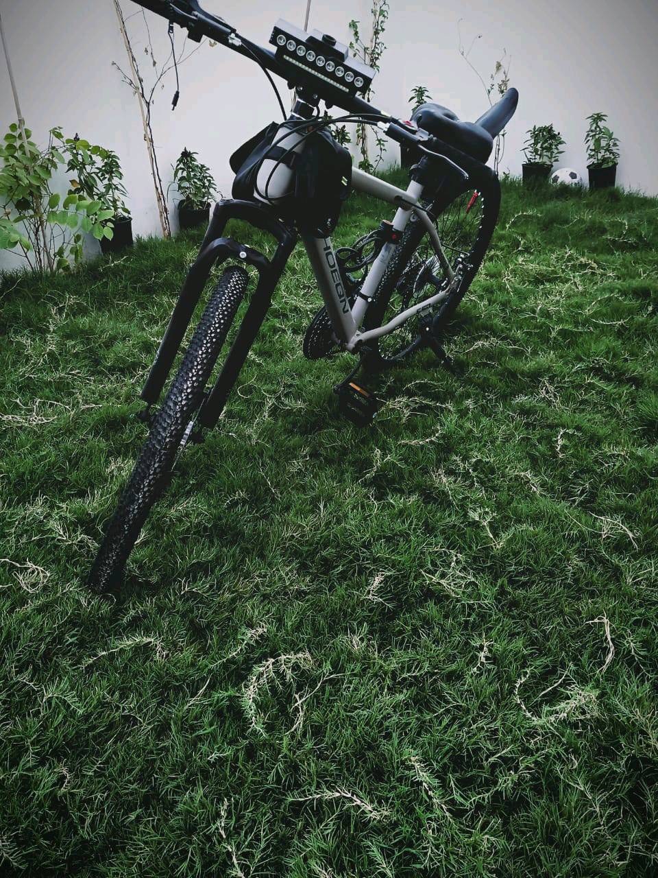 🚴‍♂️ بايسكل كيمو حجم 26 للبيع 🚴‍♂️
دراجة مرتبة ونظيفة وجاهزة للمشاوير والرياضة 👌
🔹 الحجم: 26
🔹 3 سرعات أمامية
🔹 8 سرعات خلفية
🔹 بدالات سحب ودفع
🔹 سرج طبي مريح
🔹 حقيبة ملحقات أمامية
🔹 ستاند مطارة
🔹 قفل أمان
🔹 بريكات دسك قوية
🔹 دبل أمامي حقيقي (مساعدات أمامية)
مكاني بالنداء نجف