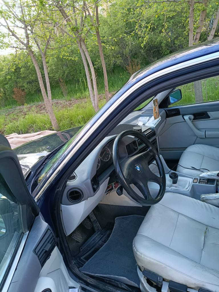 BMW
1991
ڕەقەم سلێمانی 
تا2030تازەیە
525کەپسی گێڕعادی
دەعمو لێ دراوی نیە 
هەیکەلی جوان ماوەتەوە
تایەی تازە 
گێڕ و مەکینەی بەشەرت هەڵمیشی نیە
سعری/. 45$وەرەقەو معامەلەیەکی برایانە
وەکالەتی بە ناوی خۆمەوەیە 
ژـم: ***********
ژـم:*********** السليمانية, العراق
