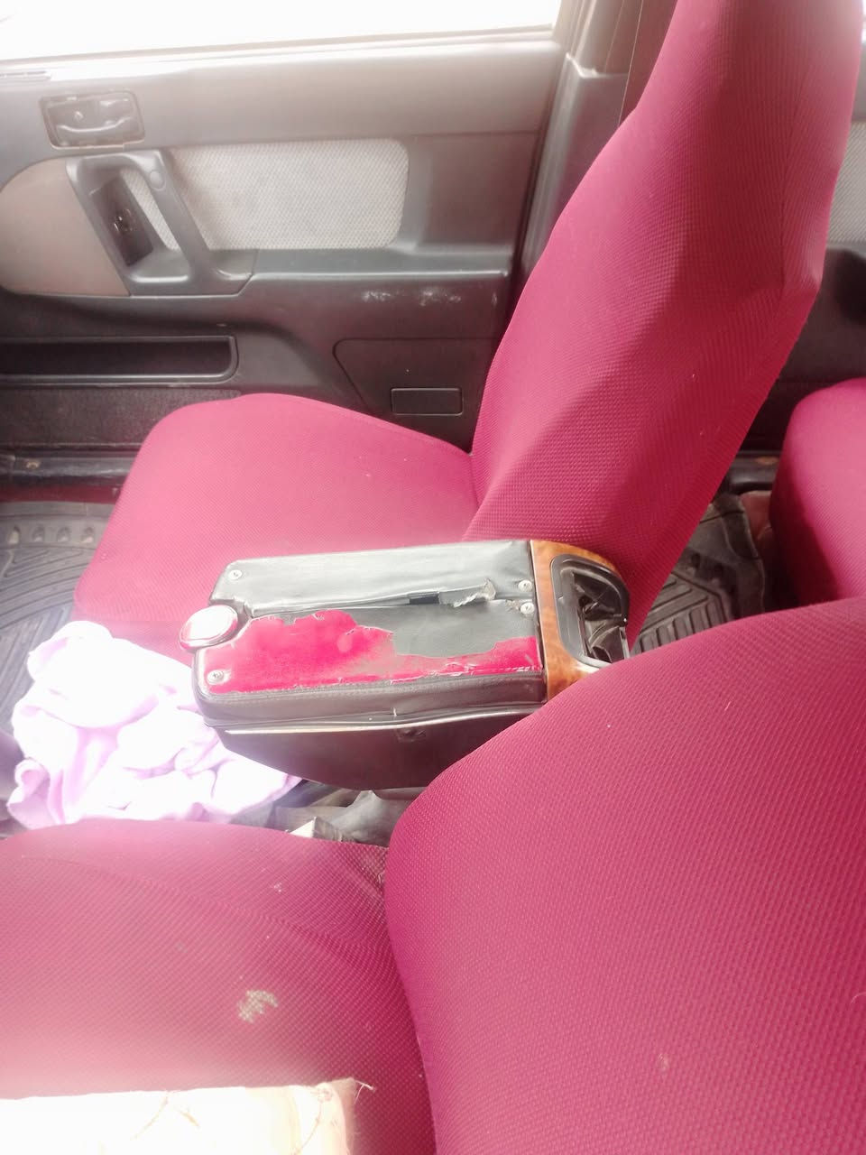 السلام عليكم...هيونداي النترا 94 رقم مصطرة سنويا الى29 بيها صبغ مكانات كير ومحرك ما بيهن شي داخل نظيف طخم نظيف اطارات نص عمر شرط الوكالة والتحويل السعر 26 وبيها مجال مكان السيارة النمرود هاتف ***********....***********
