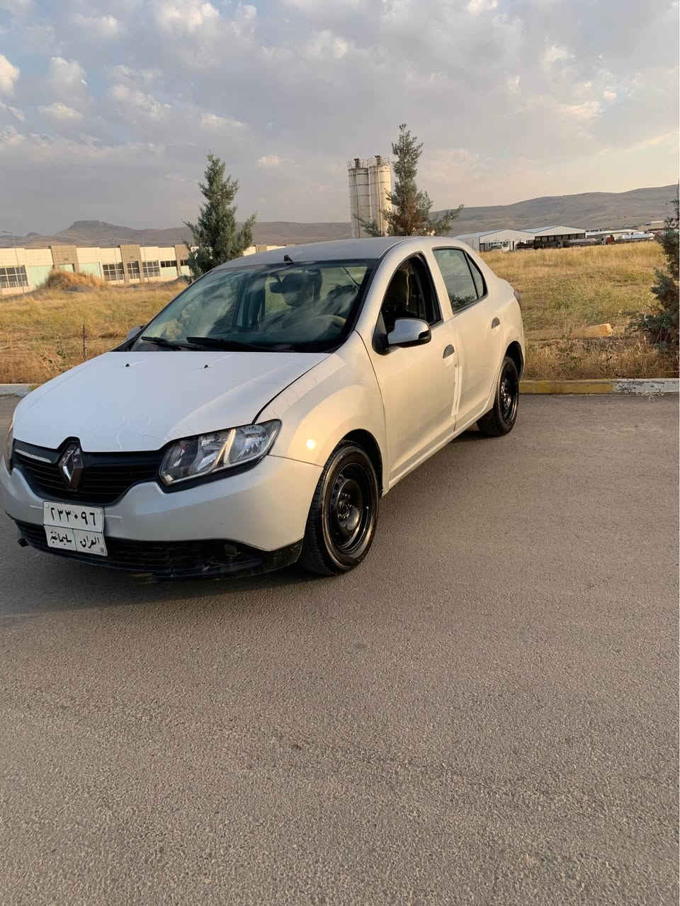 سةرتا بةناوي خودا 
رينو سمبول 
موديل ٢٠١٦ 
كير توماتيك وعادي 
بةشةرتي گيرومكينة 
چوار تايةي تازة 
كةميك تةقةورةقةي هةية 
پيشي دةعمي هةية
من بةحيزام ئةيفروشم 
سةنةوي بةسةر چوة تةبريد بةس راديتةري ئةوي 
سعري ٤٥ گةلاو مةجاليكي كةم 
*********** السليمانية, العراق
