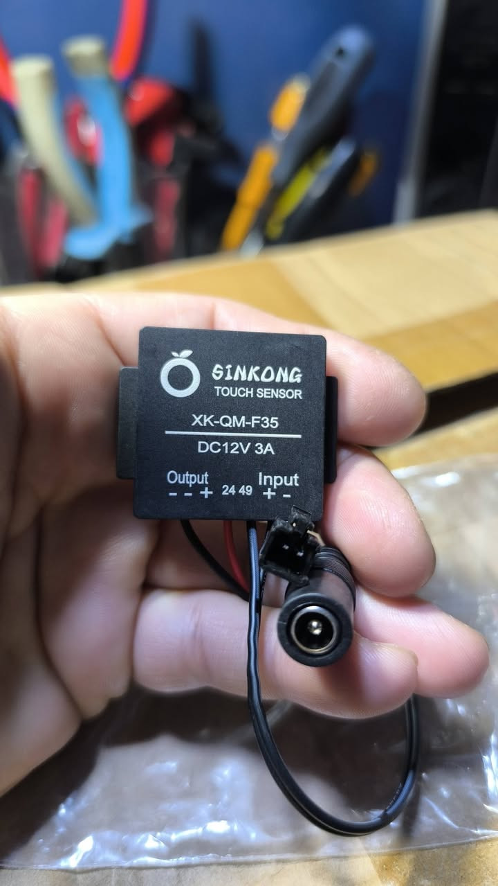 هذا المنتج عبارة عن مستشعر ومفتاح لمس ذكي (Touch Sensor Switch) متوفر كمية منه
يُستخدم هذا المفتاح الإلكتروني بشكل أساسي للتحكم بإضاءة الـ LED المخفية في مرايا الحمامات والمطابخ، ومرايا التجميل، والأثاث الذكي...
ادخل للصفحة وشوف شنو الي يعجبك حتى توصيل واحد ...تواصل خاص واتساب ***********
