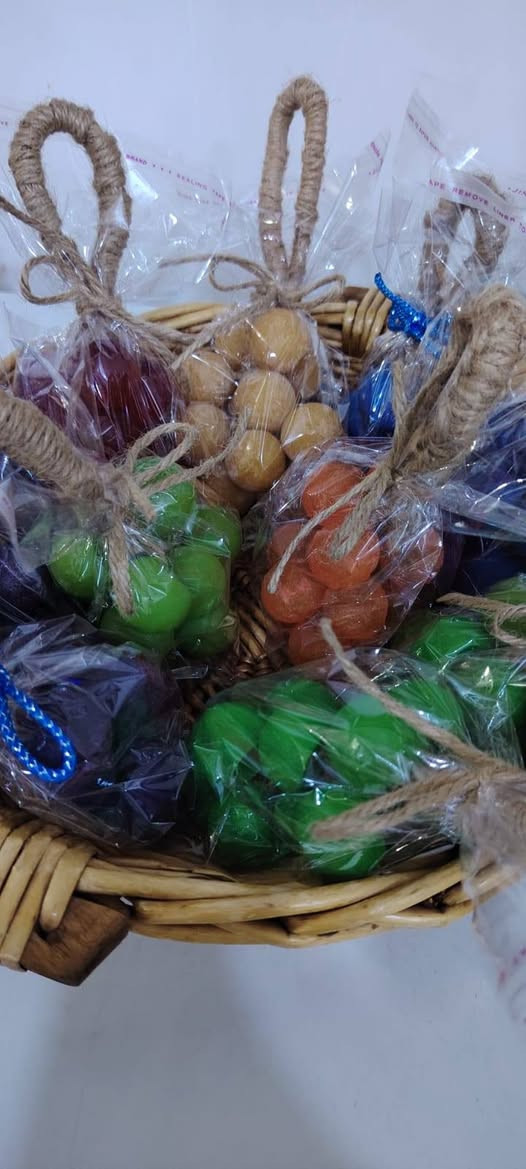 :🍇 زيّن مطبخك بلمسة من الجمال الطبيعي 🍇
بكجات عناقيد العنب اليدوية بتصميم أنيق وتغليف راقٍ، تضفي لمسة دافئة وجمالية على مطبخك، كما أنها هدية مميزة لمحبي الذوق الراقي.
✨ صناعة يدوية بإتقان
🎁 مناسبة للهدايا، توزيعات المناسبات، وتزيين المطابخ
🌿 ألوان متنوعة وتصاميم جذابة
📦 متوفرة بكجات جاهزة للطلب
📲 للطلب والاستفسار عبر الواتساب:
***********
اجعل مطبخك أكثر أناقة... واهدِ من تحب لمسةً من الجمال. 🍇🤍
