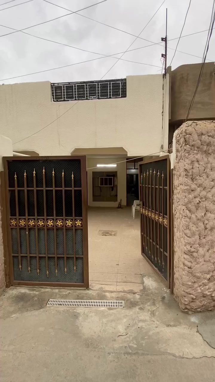 لليجار بيت بحي نزال مقابيل غصن الزيتون مكون من 3 غرف نوم وصالة واستقبال وصحيات وكراج سيارة 
 ومنواور للاستفسار اتصل ***********
