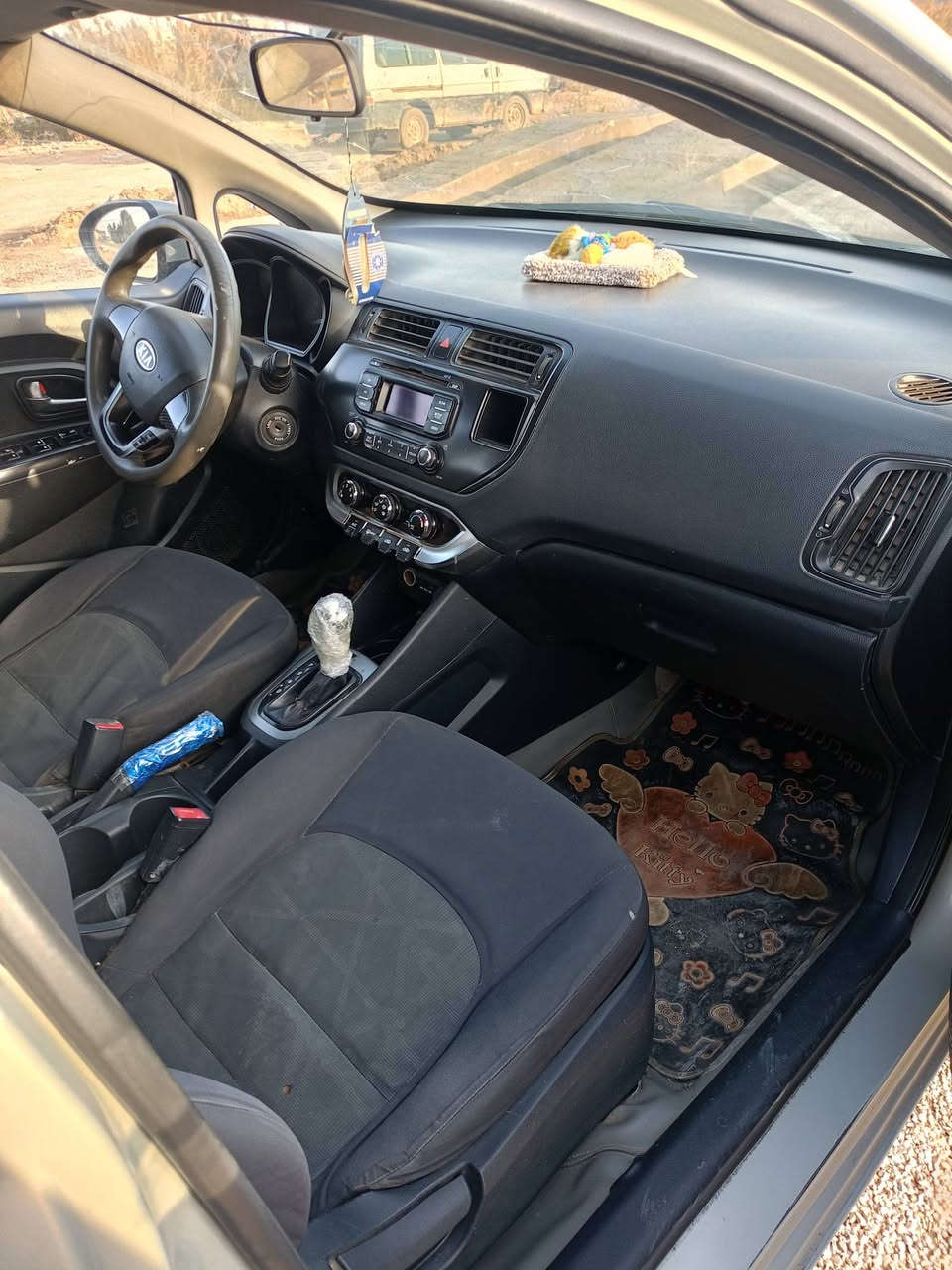 سلام عليكم سياره كيه ريو موديل 2012 مكينة 1600رقم واسط سنويه ل27 بيها رشات صبغ سياره جاهزة مابيها نقص سعر 72وبيها مجال بسيط مكاني واسط رقم الهاتف ***********
