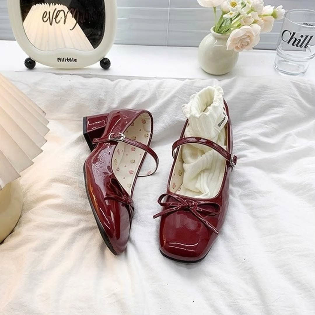 ✧･ﾟ: ✦ Mary Jane Shoes ✦ :･ﾟ✧

حذاء ماري جين باللون الماروني مع ورود ✦
تصميم أنيق بتفاصيل ناعمة يلفت الأنظار 🌸

📏 القياسات: 37 • 38 • 39 • 40

💰 السعر: 25,000 د.ع

📦 توصيل بغداد: 4,000 🚚
📦 باقي المحافظات: 6,000 🚚

📲 للحجز عبر واتساب: ***********
أو راسلونا على الخاص ✨
