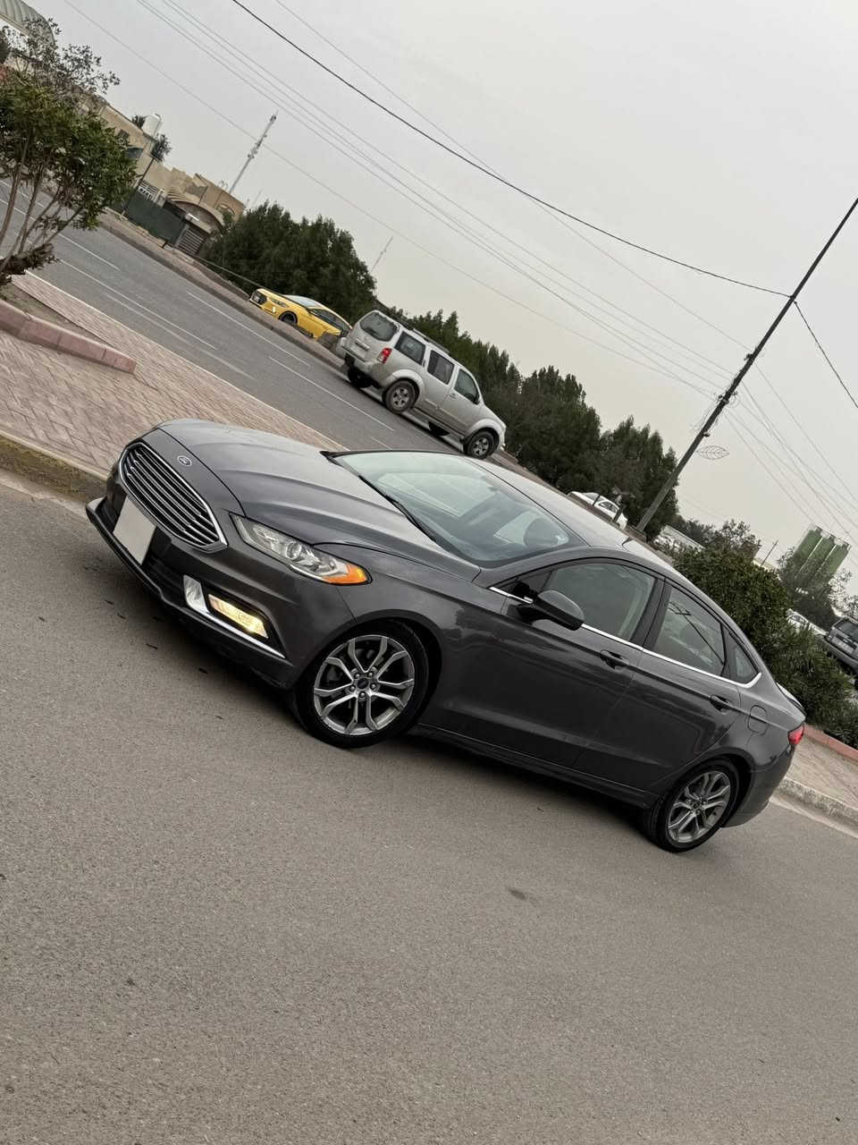 Ford Fusion 2017 SE
السلام عليكم للبيع فورد فيوجن 

***********

 فورد فيوجن 2017  

المواصفات : 

•حساسات خلفية  

• كراسي كهرباء 

 • تشغيل عن بعد

• تشغيل بصمة وبصمة ابواب 

• كاميرا خلفية دوارة 

• حساس مطر

• شاشة كبيرة

° نظام Eco لتوفير الوقود

• هاند بريك كهرباء

• مثبت سرعة 

° نظام الملاحة gbs

• اجهزة سلامه عامه SRS + ABS

 • مانع انزلاق

 • كود أبواب لفتح السيارة في حالة فقدان المفتاح

• نظام اوامر صوتي

وبيها بعد هواي مواصفات ما ذكرتهن 

•رقم اربيل تحويل ثاني يوم

•3 قطع صبغ بدون ايرباك مرفقة صور الحادث بجم كبس

ماشيه ٨٢ الف كيلو متر

•مكان السيارة بغداد السعر 95 وبيها مجال
