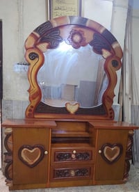 ميز • أثاث • غرفة نوم