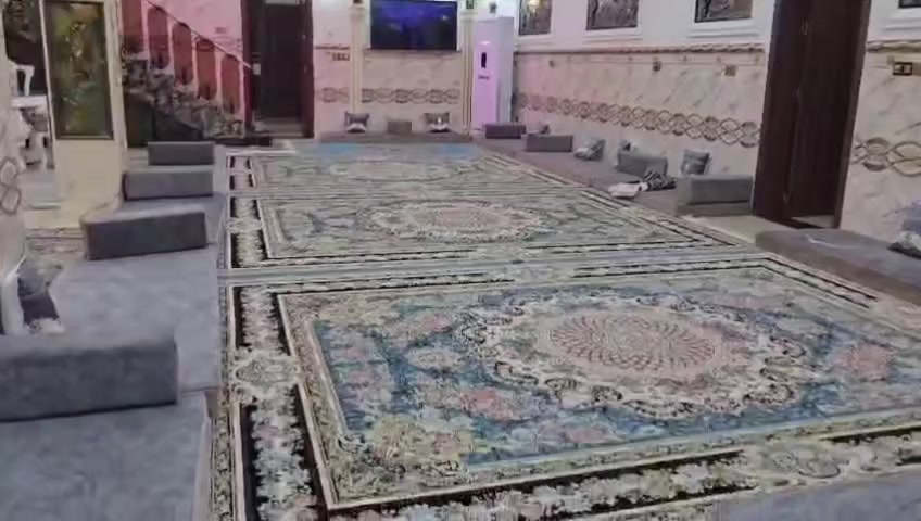 بيت للبيع المساحه( 1200) البنائ (700) يتكون من 4 غرف نوم 1سويت واستقبال طول 12لعرض 6 وستقبال اخرا طول 8.. العرض5الصالا طول13العرض 12 وا متكون من مطابخ ثنين احار وا بارد مجمع صحيات5صحيات 2 وا حمام 3 وا كراج متكون من حديقه داخليه مساحا 500م العنوان سجر قرب مجمع الماسه يبعد عن الخط سريع 120م0
والاستفسار ع  الأرقام الاتيه ***********..***********
