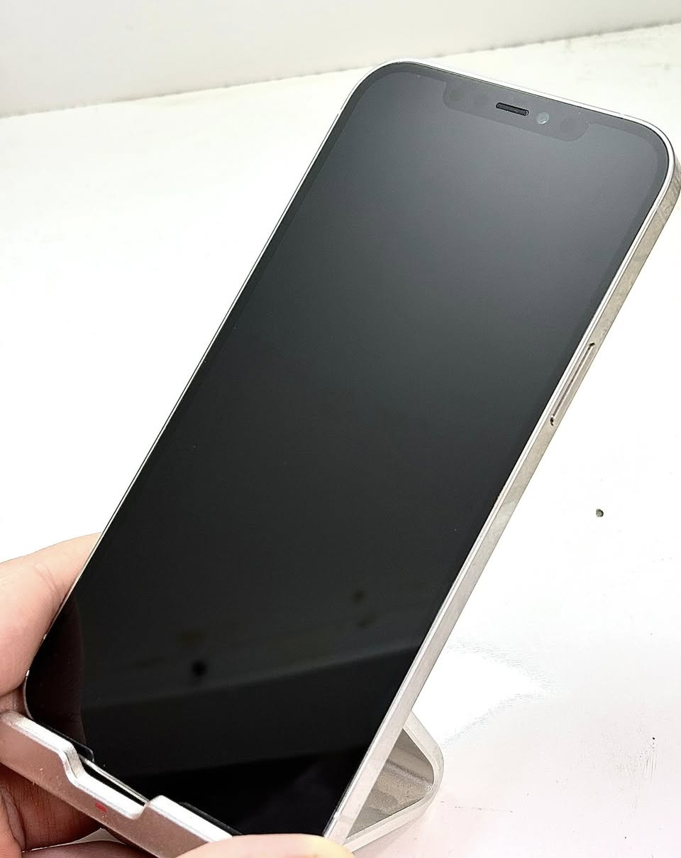 Iphone 12 Pro Max 256
ايفون 12 برو ماكس ذاكرة 256 لون الابيض
ماستر شرق اوسط
بلادي اخو الجديد
نطافة شاشة 100%
بطارية عالية 86% الاصلية
مكاني زيونة شارع الربيعي

***********
