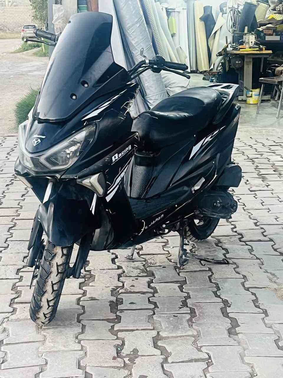 سترونك 2023 للبيع
تايرات جديده
دبلات نضيفة 
كابريتر الاصلي 
بصمه تشغيل عن بعد وسويج
هندر وسلف شغال
كهربائيات شغالة كاملة 
شلعة ومعدل خير من الله 
السعر 350 الف 
مكاني المقدادية شهربان
***********
