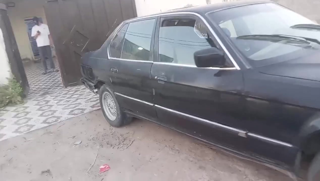 السلام عليكم بيم ٧٣٥ مكينه ٦ سلنتر جديده كهربائيات شغاله تخم تايرات حداديه جديده سياره كايم كيرهه رقم قادسيه سنويه لا ٢٨ بيع او اَمراوس سعر ٢٥ سياره جاهزه عوزهه بس كير العنوان الدوانيه قضاء المهناويه الرقم ***********
