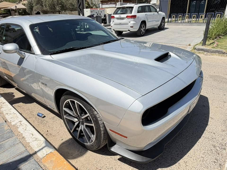 🔥جالنجر 2023 R/T LAST CALL
محرك 8 سلندر 5700 
دبلات اصفر مال srt 
السيارة اصل بدون برمجة 
شاشة وسط 
حجر بيئة بلادي 
زوج تايرات جديد
صدر امامي جديد
بجم كبس و غراض دعامية كاملة من كلشي 
شفتات ستيرن كشنات كهرباء و حضن  شاشة وسط 
الداخل لون احمر شغل هنا بلعراق 
حادثهه بنيد و جاملغ بنيد مصبوغات 
وبيهه بارد جاملغ عكس سايق و رصعة خفيفة بلباب 
بدون ايرباك السيارة 
خشم شاصي طخة جدا خفيفة سحب بدون لحيم بدون كص 
رقم اربيل 
باسمي السيارة تحويل مباشر وفقط احولهه للمشتري بدون وكالة عامة 
كير و محرك كفالة من كلشي و ادامة دورية للمحرك 
السيارة تخبل ما بيهه اي نقوصات وبعدهه بريحة الشركة 
مصروف و متعوب عليهه حيل عدت تصليح دبي بلكامل هنا بلعراق 
السعر 21500 وبيهه مجال فقط بيع بدون مراوس
الرقم *********** فقط اتصال واتس او رصيد
رقم شاصي 2C3CDZBT4PH610118
