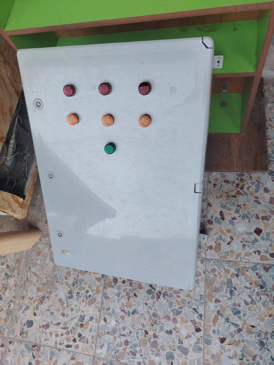 بورد كهربائي جديد مامستخدم تأسيس كامل السعر200
گاونتر المنيوم متر ونص السعر 180
***********
***********
