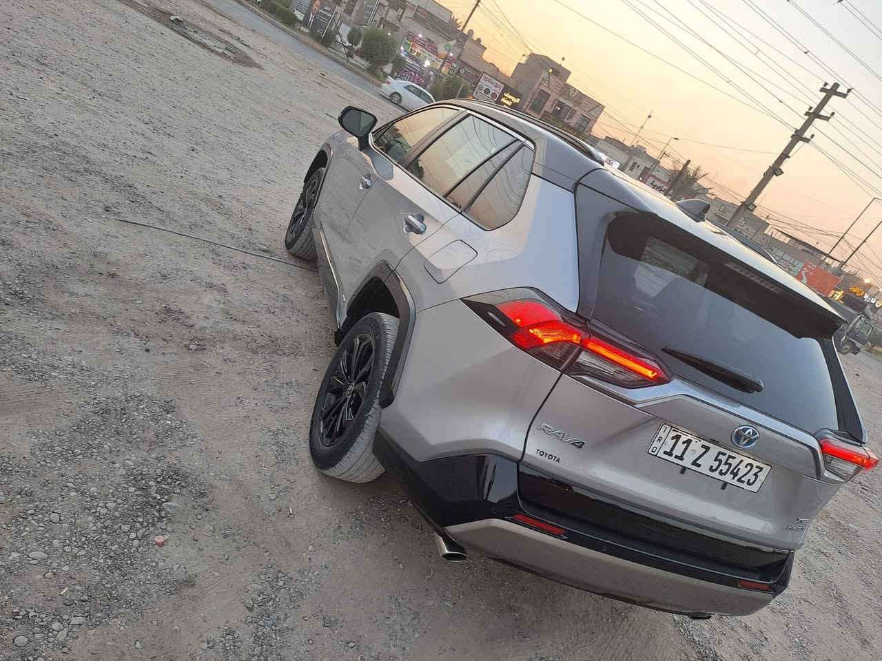 السلام عليكم  السعر 270 ورقه وشرط تجي تأخذها للسونار اذا طلع بيها شي مكايلك عليه اني اخسرلك فلوس السونار والسياره احلى من صورها للبيع فقط راف فور هايبرد وارد أمريكي موديل 2023 محرك 2500 فئه xse فول مواصفات للاخير بانوراما معروفه مواصفات ال xse حادثها موضح بالصوره تصليح شبر بالجاملغ ومصبوغ على كد الشبر الباقي مكفول من الصبغ راديترات غراضها كلها اجتي وياها مرقمه بغداد للإستفسار ***********
