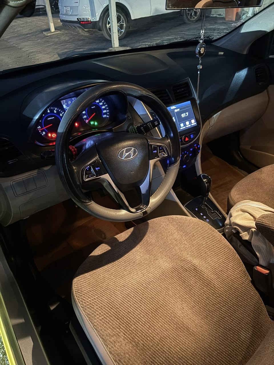 السلام عليكم
سياره اكسنت 2016للبيع رقم بغداد السياره نظيفه تدفئه تبريد فول خليجي محرك 1600السعر 105 العنوان بغداد الدوره 
***********
