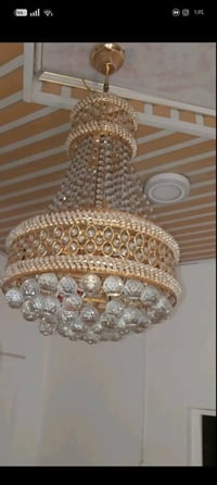 مكلفة بالنشر💥ثريات ٣ اشكال  وطاولة وسطية استعمال قليل الثريات ٤٠ الزوج...