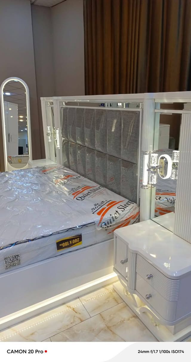 غرفة نوم 9قطع جديده ستعمال 7اشهر للبيع السعر، مليون و750الاستفسار اتصال على الرقم *********** مكاني كربلاء شارع الحر يم مدينة العاب النوارس
