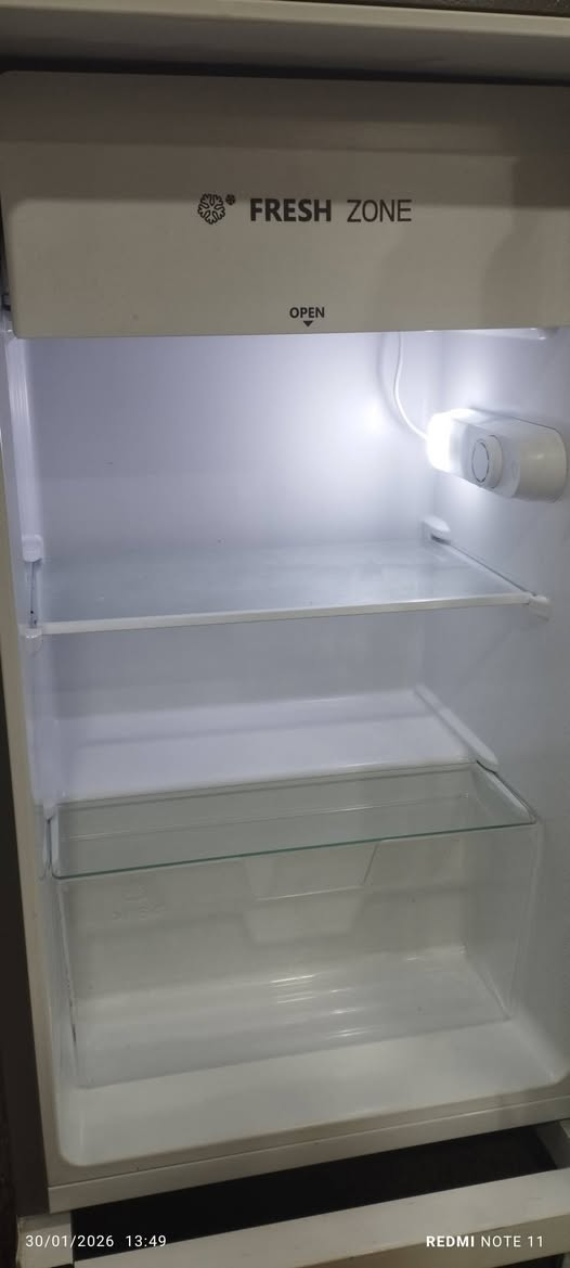 السلام عليكم
ثلاجة للبيع 
نوع هانسس 
حجم 6 قدم 
لون سلفر 
سعر 150 ألف 
***********
