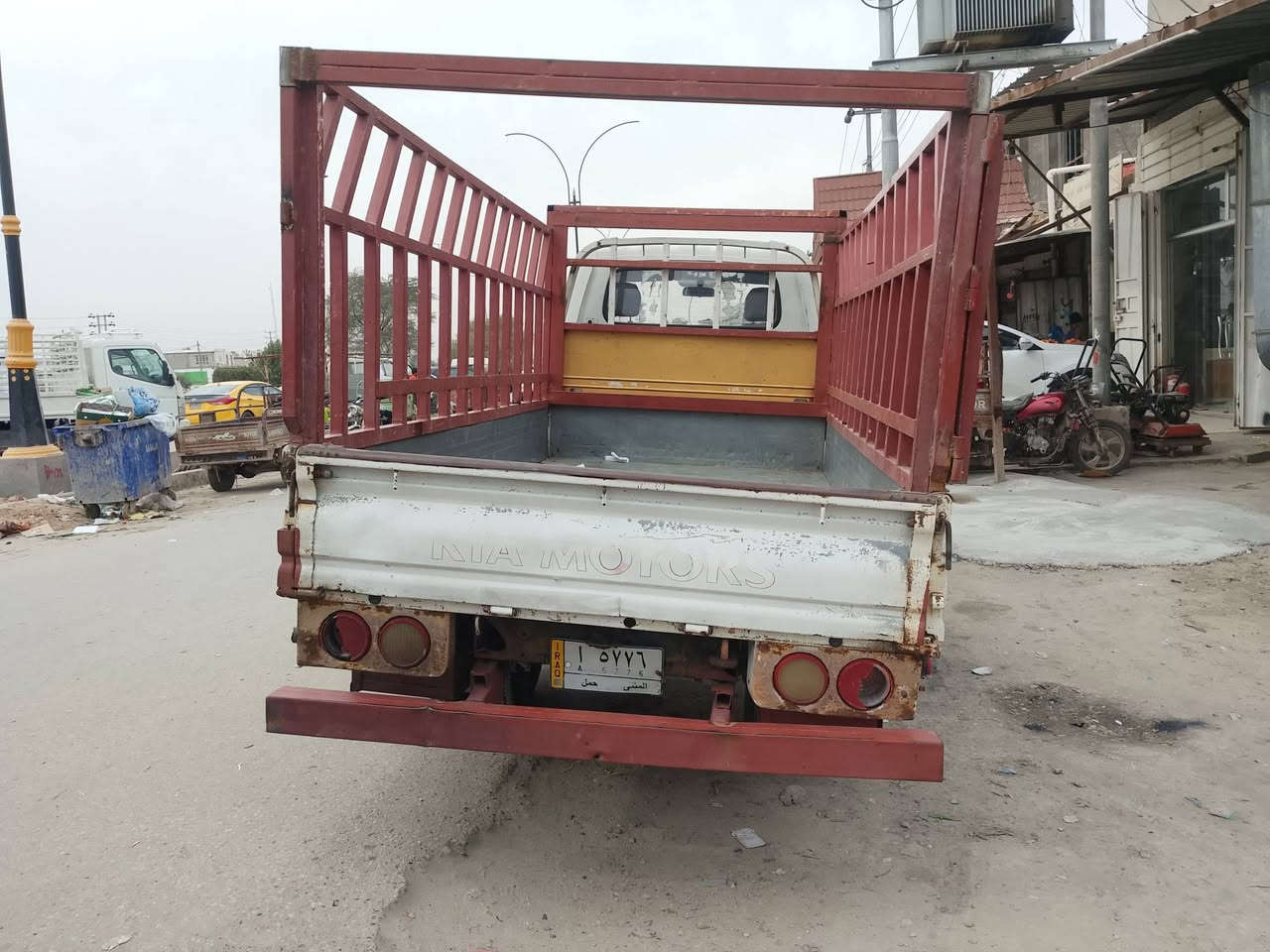 سلام عليكم كيا حمل تك قماره موديل 2014 كفاله عامه ماعدا رصعه بلبنيد محور تانكي 100 تايرات 14 سنويه 2027 باسمي رقم مثنئ مكان السيارة كربلاء طوريج السعر110 وييه مجال بسيط رقم لتلفون  ***********
