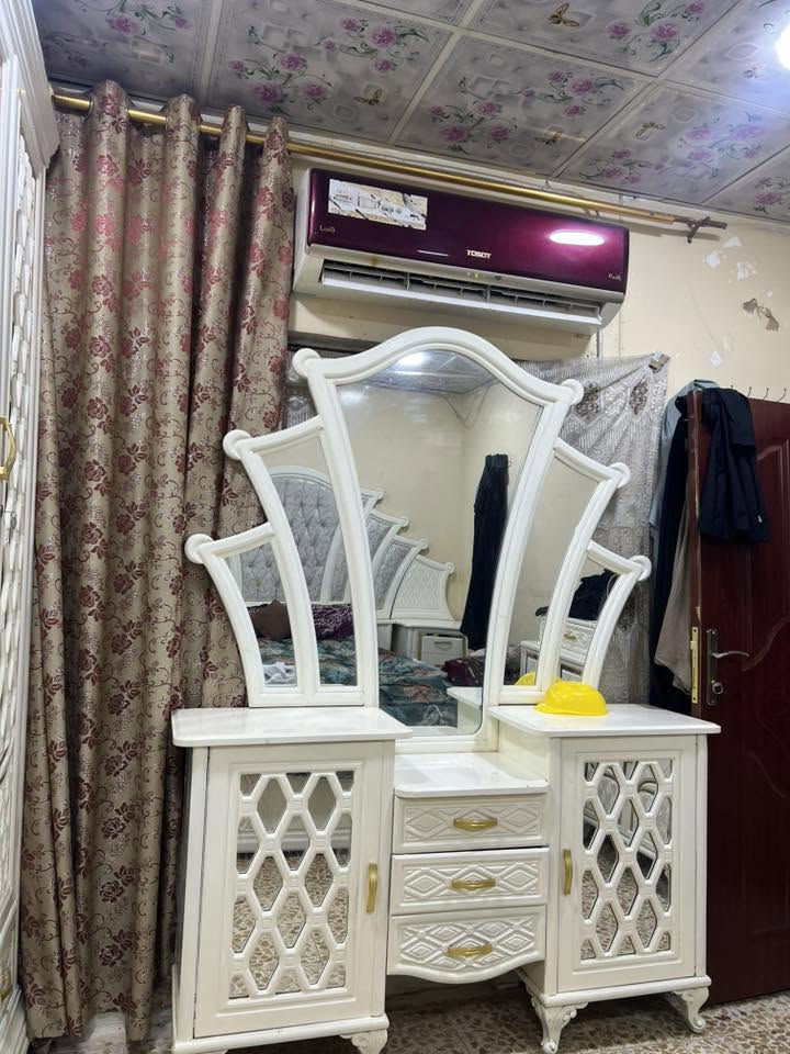 للبيع غرفة نوم خشب صاج ثقيل نظيفه حيل مراسله الرقم

‭***********‬
