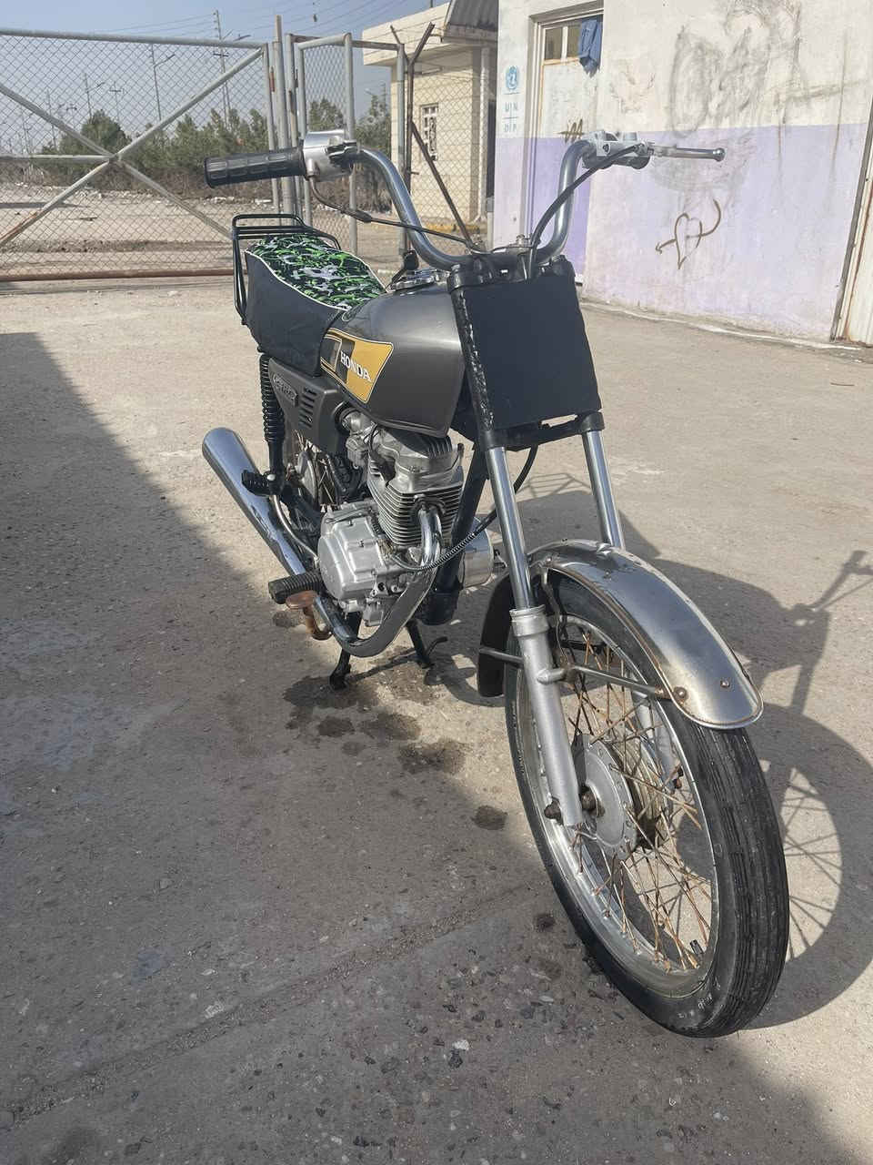 ‏سلام عليكم دراجة للبيع دراجة نظيفة سعر 300 مكان بصره5ميل ***********
