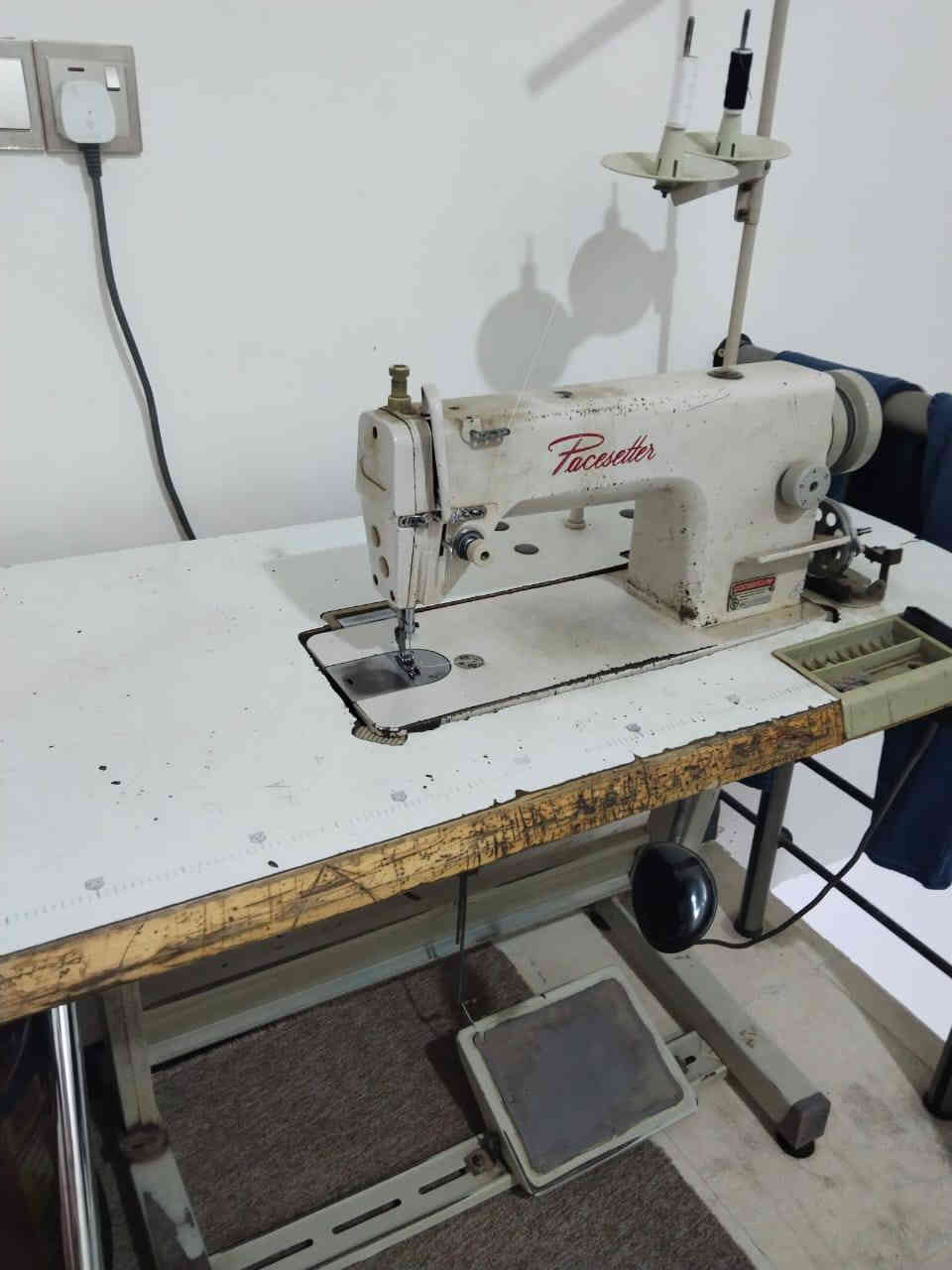 مكينة خياطه صناعيه باسستر نظيفة 
بيها صرجه بالماطور(صوت عالي) فقط 
السعر 225  للاستفسار الاتصال على الرقم *********** 
المكان حي الانصار النجف, العراق
