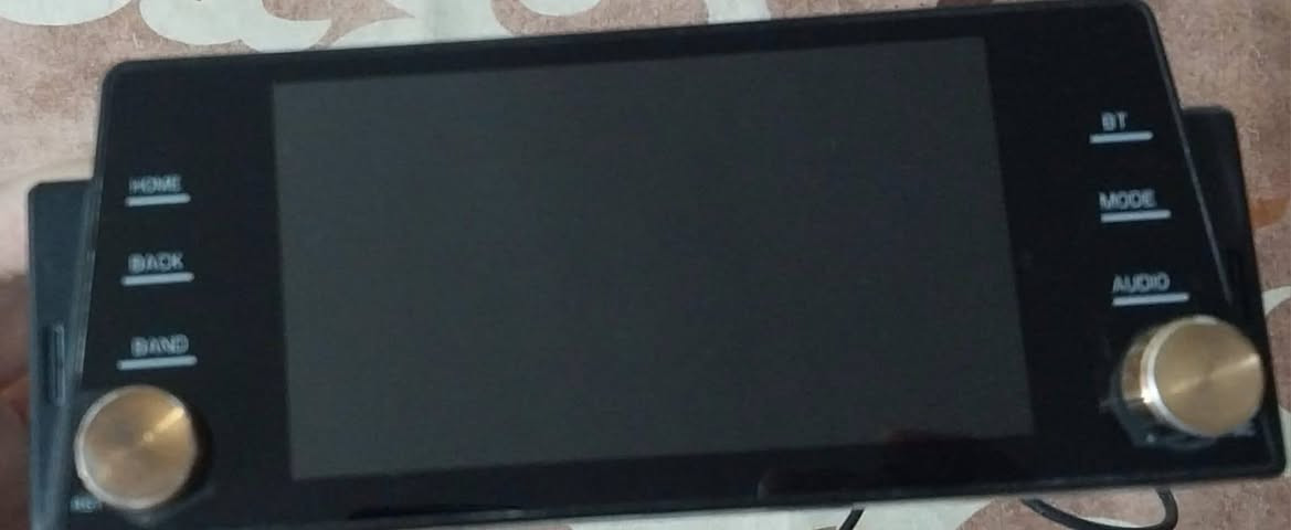 السلام عليكم
شاشة ترهم على اغلب انواع السيارات 
مستعملة قليل جدا 
السعر 💲75 وبيها مجال 
للتواصل ***********
