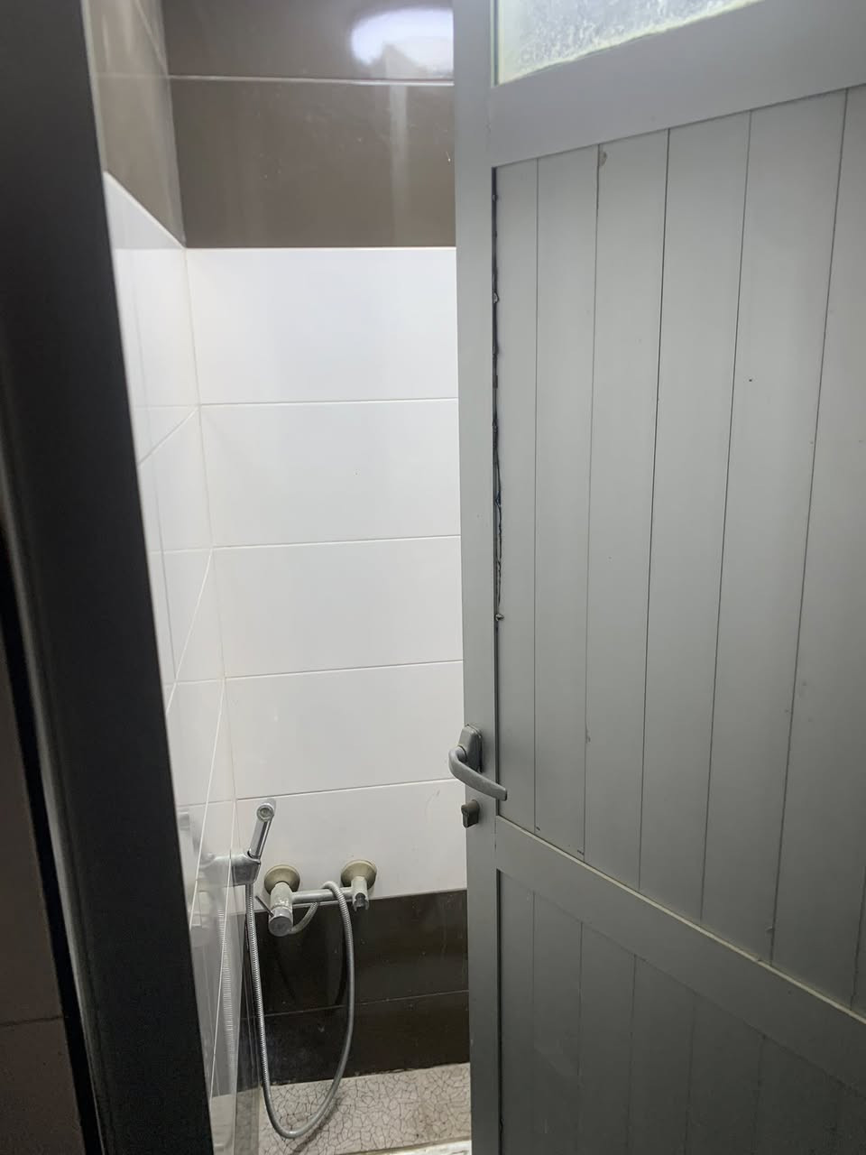 يسعد مسائكم بالخير والعافية بيت 🏡 للايجار ١٠٠م طابق ارضي يحتوي علا غرفه 😴 واستقبال ومطبخ وملحقاته للاستفسار مكتب الشمس 🌞 للعقار ***********
