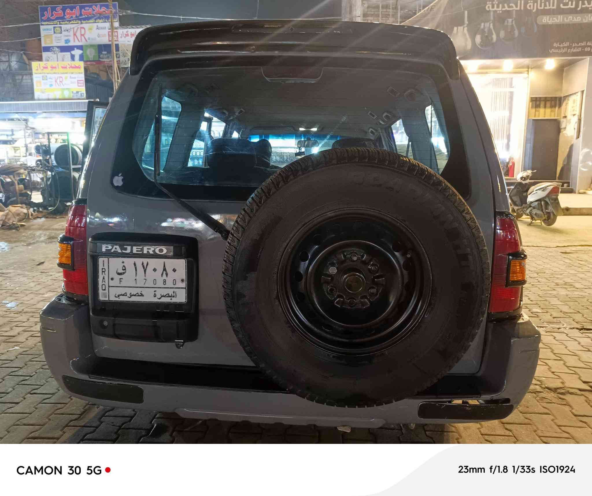 السلام عليكم   اخوان سيارة باجيرو للبيع موديل 2002 سيارة باسمي سنويتها2009. السياره مصبوغه عام للجماليه مكينه بطه 3000. كير ومكينه رياضي  السعر 75$.  هذا رقمي ***********
