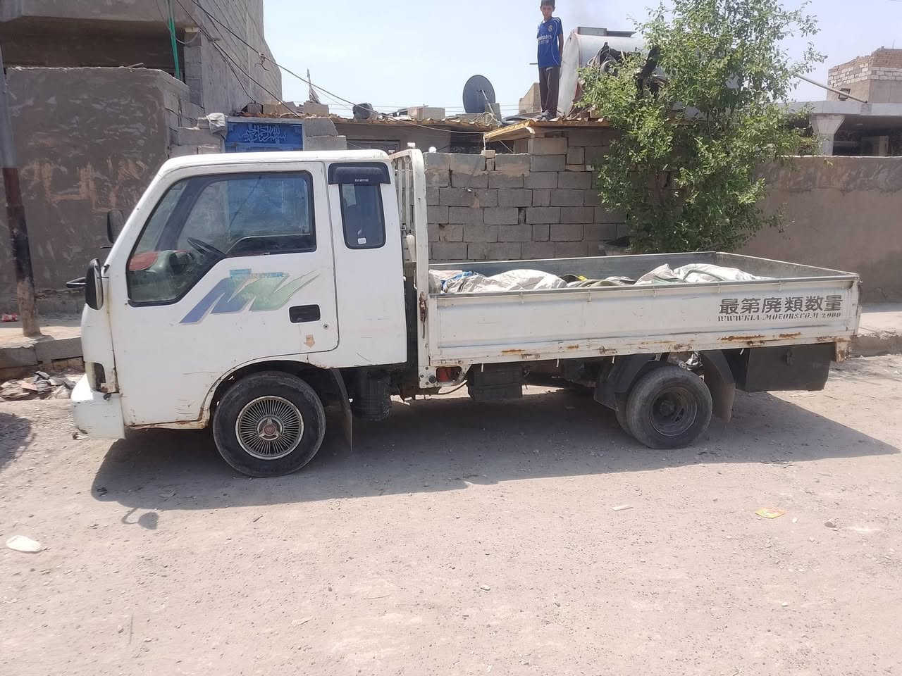 سلام عليكم كيه فنتيره موديل 2000 كير مكينه شاصي مكفول سياره بلاديه رغم سياره بغداد  عنوان بغداد المعامل سعر 55 وبيه مجال    ***********
