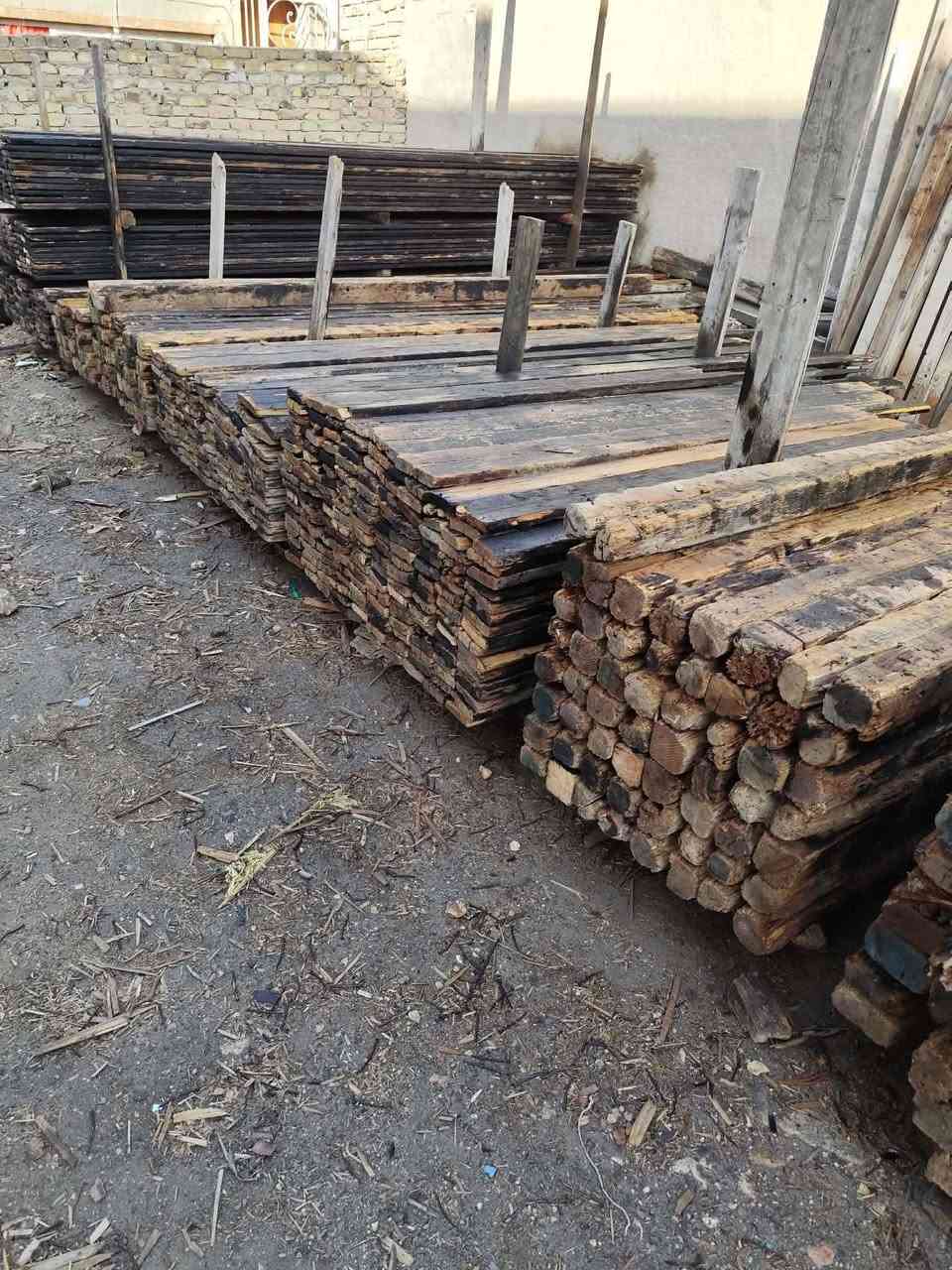 قالب خشب مستعمل للبيع العدد 10مكعب بسعر مناسب جدا جدا العنوان بابل هاتف ***********
