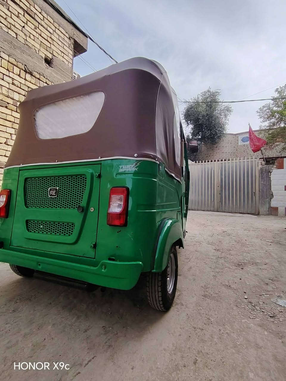 السلام عليكم
تكتك موديل 21 للبيع رقم كربلاء تحويل ثاني يوم لوحات انكليزي محرك مكفول تنقيص و تبخير بيه ضربه جوه البك لايت اقل الشبر الباقي كفاله السعر 7250 وبيه مجال حك الجيه رقم الهاتف ***********
