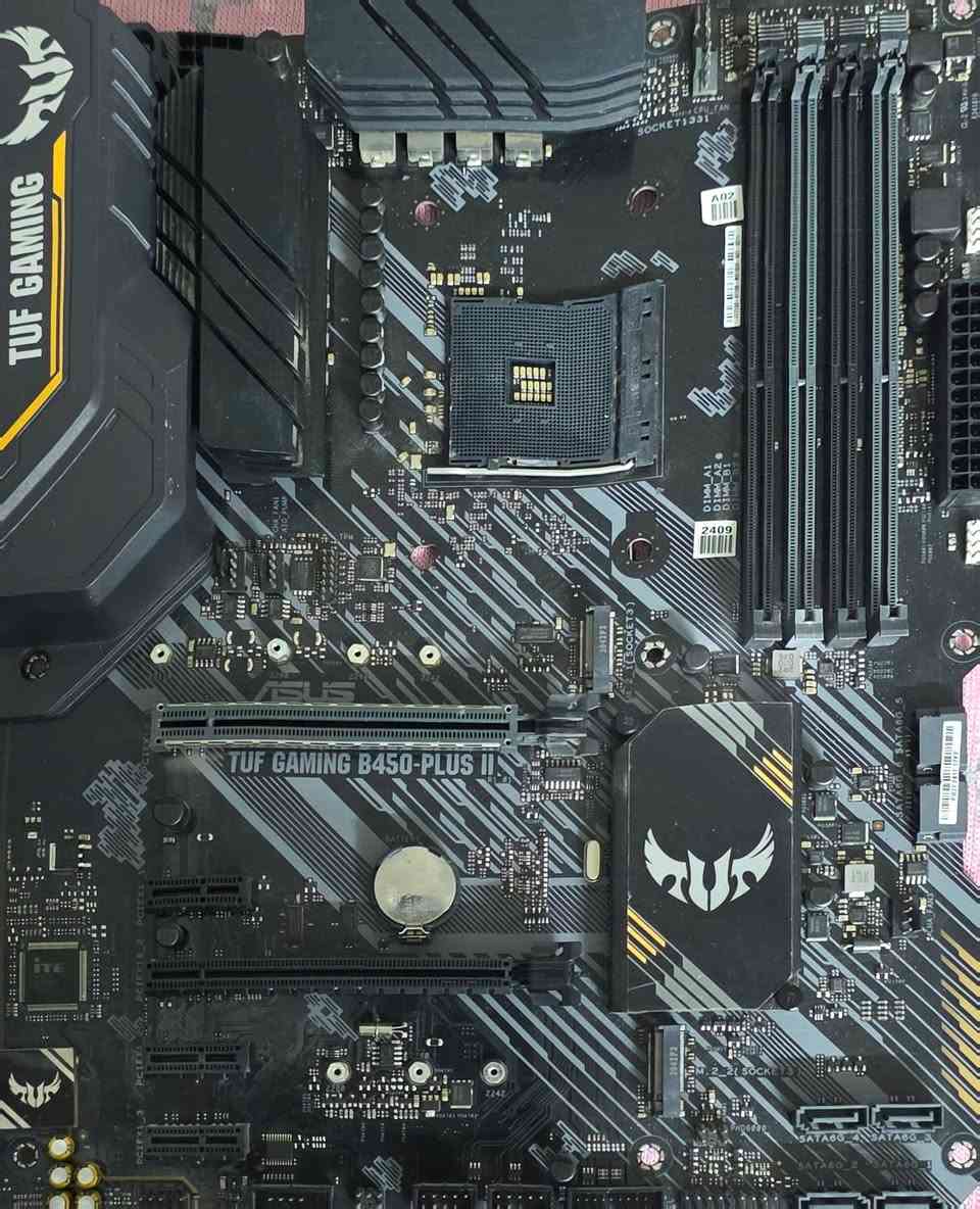 🔧 Motherboard Specifications
Model: ASUS TUF GAMING B450-PLUS II
Chipset: AMD B450
Socket: AM4

🧠 CPU Support

AMD Ryzen 1000 / 2000 / 3000 / 5000 Series

يدعم Ryzen 7 / Ryzen 9 (بعد تحديث BIOS)

🧠 RAM

DDR4

4 Slots

Up to 128GB

Supported speeds:
2133 / 2400 / 2666 / 2933 / 3200 (OC)

🎮 Expansion Slots

1 × PCIe 3.0 x16 (كرت شاشة)

1 × PCIe 2.0 x16

3 × PCIe 2.0 x1

💾 Storage

1 × M.2 NVMe / SATA

6 × SATA 6Gb/s

🌐 Network

LAN: Realtek Gigabit Ethernet

(لا يحتوي Wi-Fi مدمج)

🔌 Ports (خلفية)

USB 3.2 / USB 2.0

HDMI

Audio Ports

LAN Port

🛡️ Build Quality

ASUS TUF Series

مكونات قوية (Military-Grade)

السعر 150 الف 
بغداد


**إذا كنت صاحب هذا الإعلان وتريد حذفه لأي سبب، رجاءا أرسل رسالة إلى الدعم الفني**