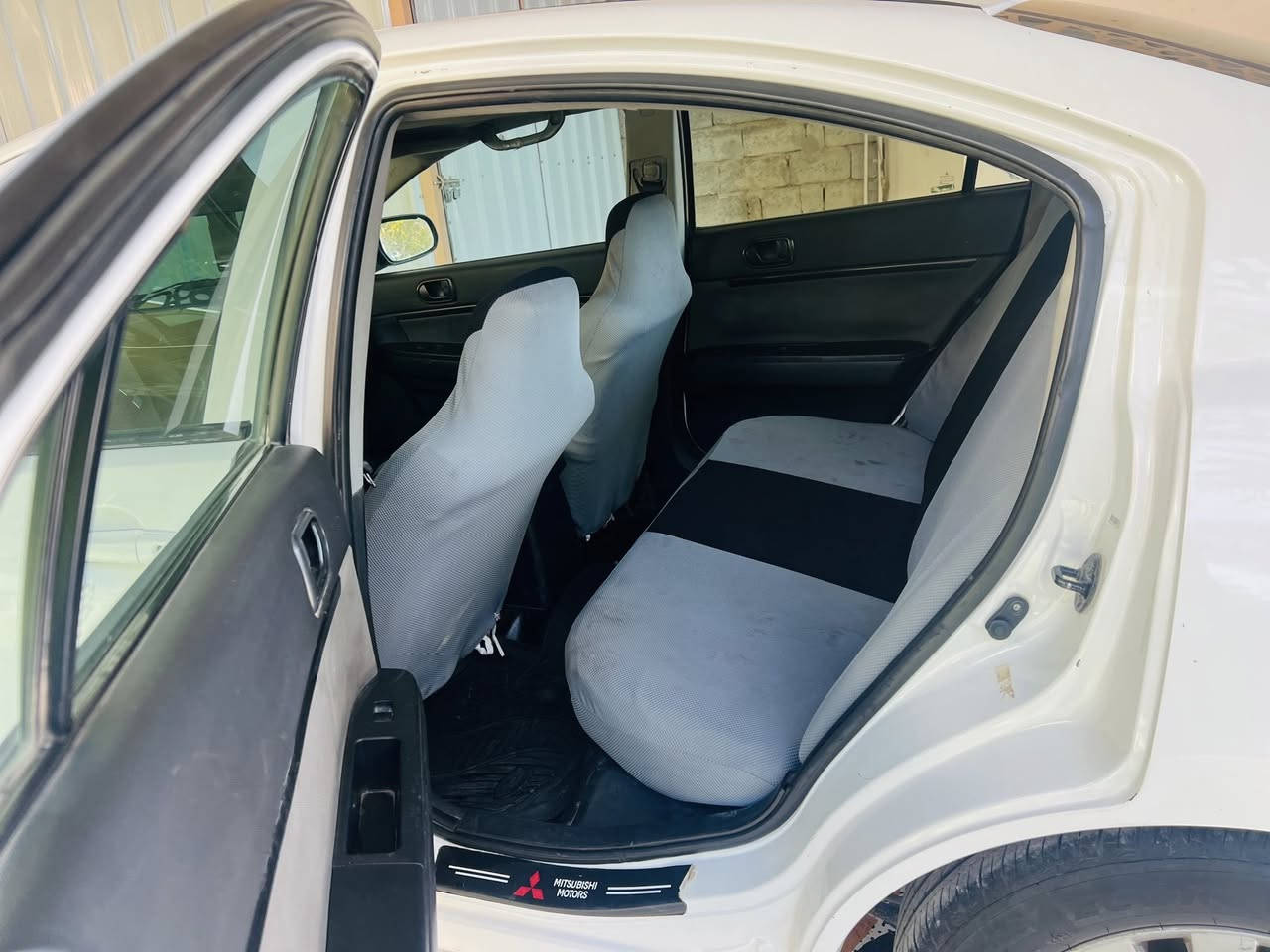 السلام عليكم كلنت شركة أقواس 
كير محرك صدر الخلفي مكفول بس الكدام تعبان 
تبريد ثلج مابيها اي نقص السعر ٥٢ وبيها مجال ***********
