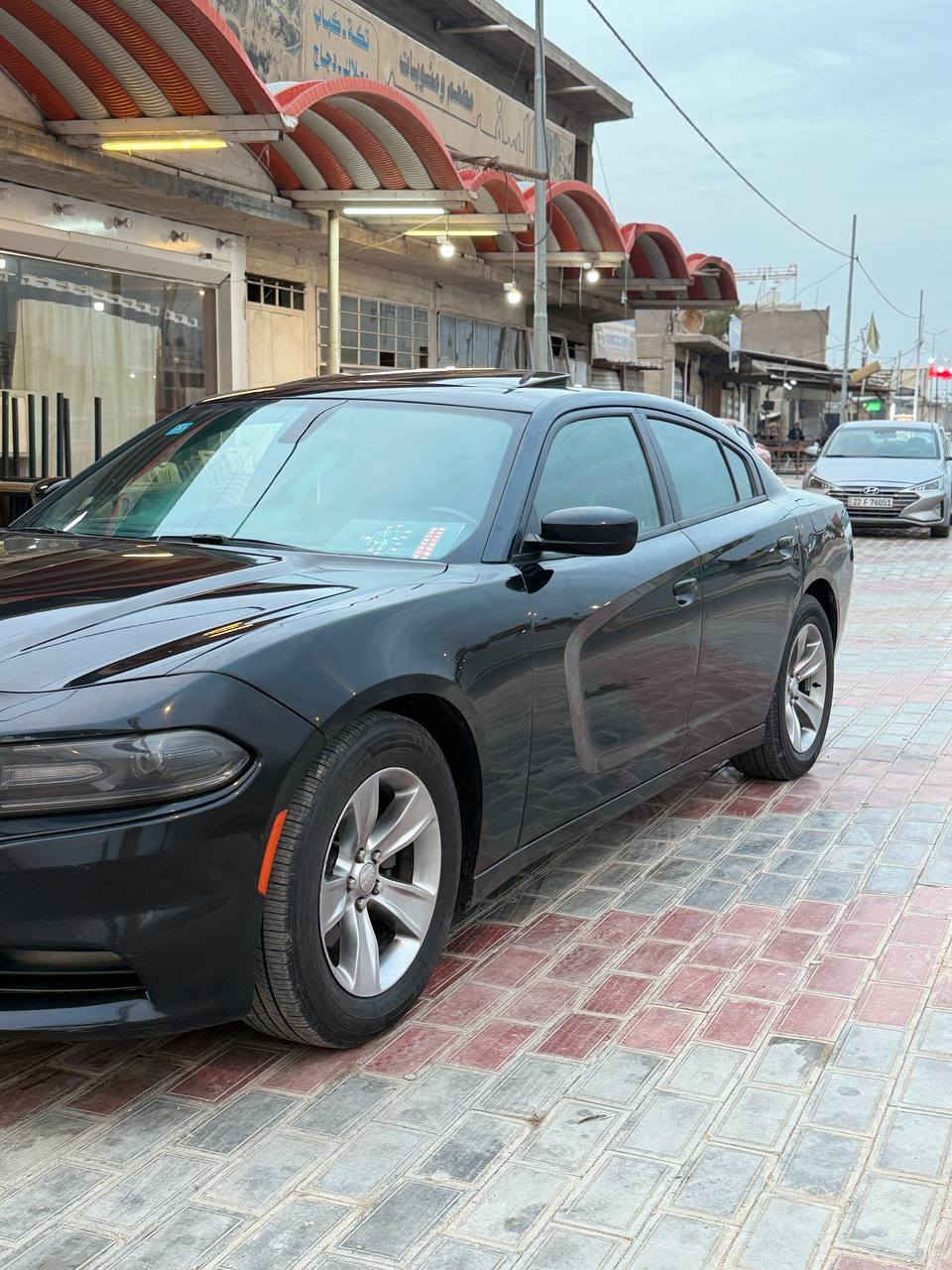 سلام عليكم شارجر مديل 2019 السياره جديده ماشيه 100 ميل بيهه قطعتين كلير وجاملغ مبدل نفس لون وبيه البنيد جان محدثه  رجعته بلادي السياره موصفات sxt فتحه سقف كشنات حضن رقم بغداد تحويل ثاني يوم 
السعر 175 وبيه مجال بسيط رجأ رجأ الموشري لايتعبنه 
*********** كربلاء طوريج
