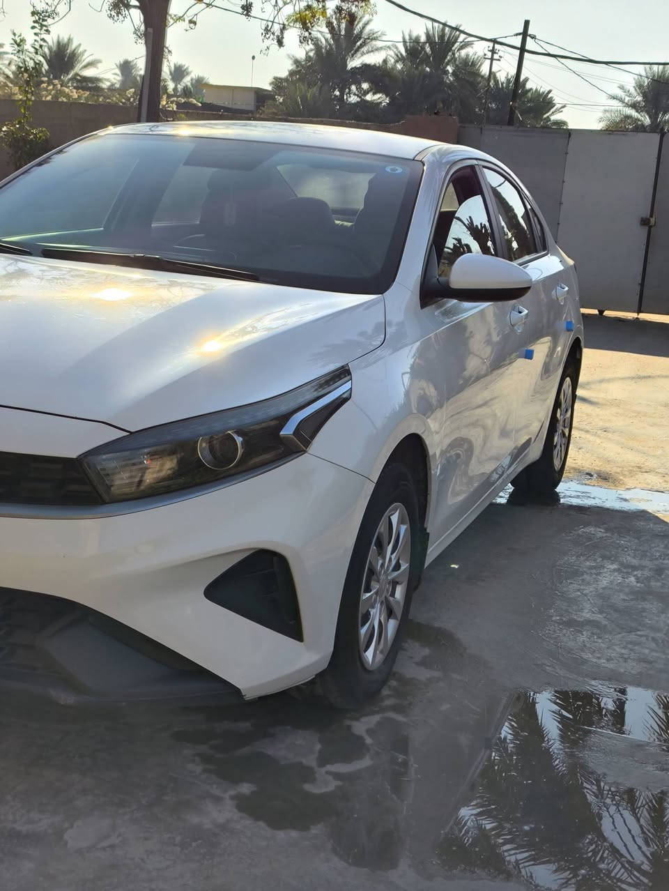 للبيع كيا سيراتو موديل 2024 خليجي
كفاله عامه فقط حافت جاملغ بارد بسيط باقي سياره كفاله عامه 
مكينه 2000 دوش 
مواصفات معروفه تحكم ستيرا حساس خلفي لد نهاري 
مكان واسط صويره 
سعر ١٨٢ بيه مجال بسيط 
رقم بغداد تحويل 
***********
