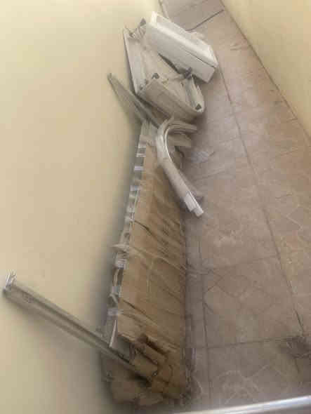 للبيع شاور كابينة حمام زجاج عدد 2 مربع +قوس 
الاتصال ***********
