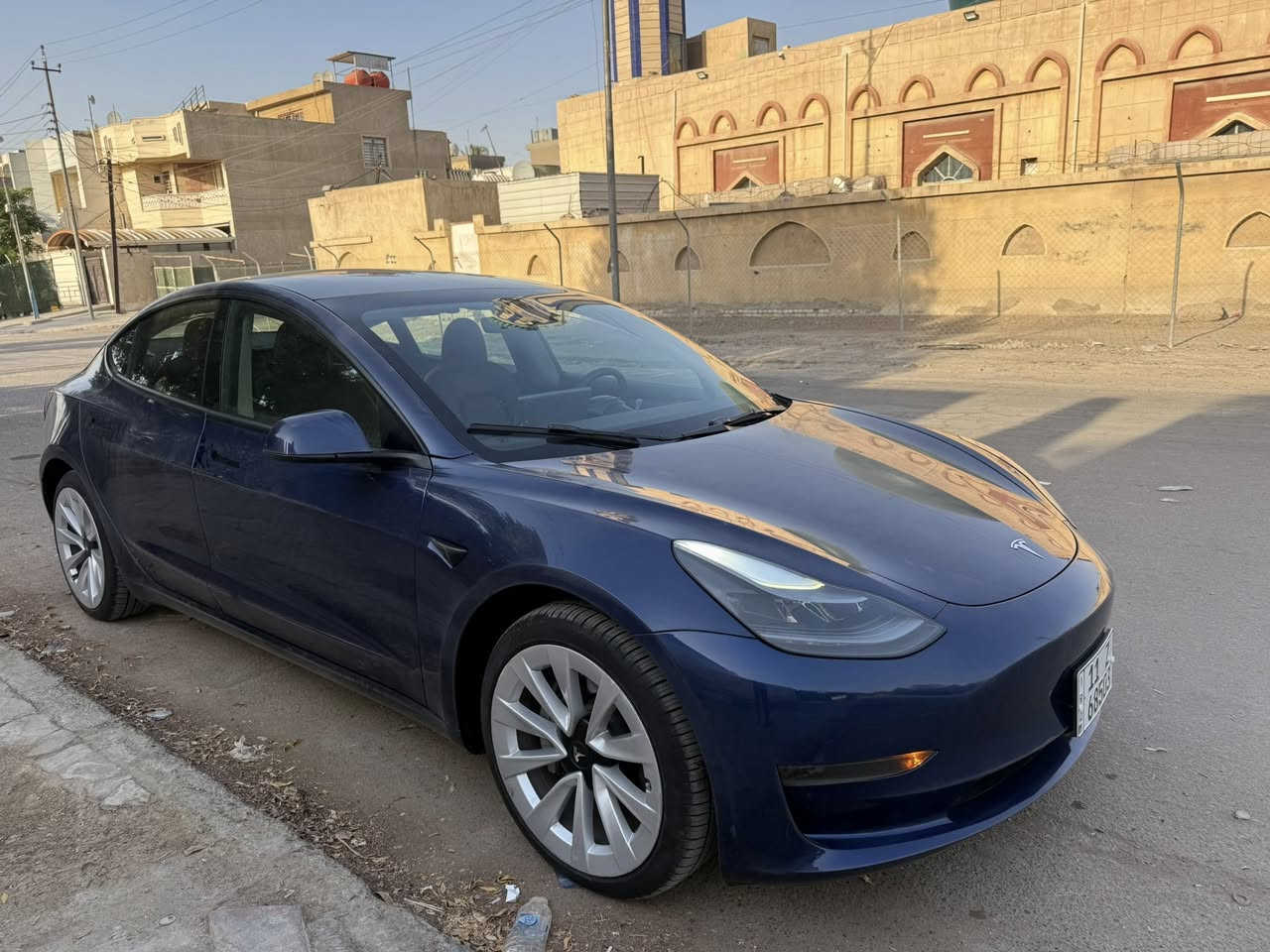 السلام عليكم للبيع تسلا مديل 3 مديل 2023 وارد امريكي حادثه حلوه خلفي بجم كبس رقم الشاصي مرفق بالمنشور السياره او فول مواصفات للستفسار الاتصال ***********مكاني بغداد الجديدة حي المعلمين الشراي يتصل
