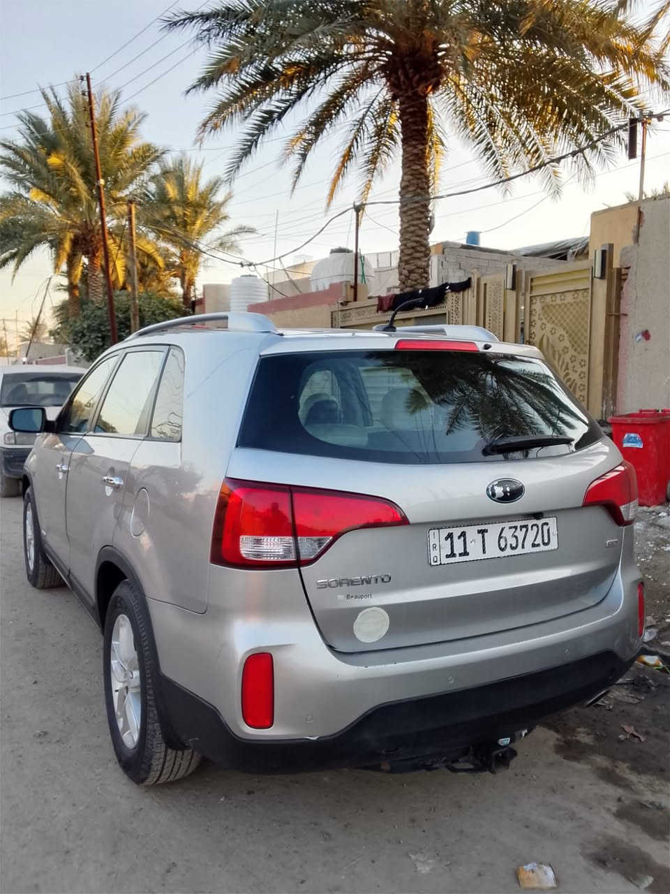 سلام عليكم للبيع او مراوس حسب القناعه سورنتو 2015وارد امريكي حادثه باب السايق امبدل نفس اللون مكفوله من الصبغ والتبديل 
والكص والدواخل والغود السياره جديده ابمعنه الكلمه 
بيه بس بارد على كد شبر يم الدوسه مال سائق مكينه 6سنويه جديده هزه جديده رقم بغداد انكليزي 
المواصفات 
اشاير بل المري 

بصه تشغيل وأبواب 

كشنات تدفه وتبريد 

حساسات أمامية خلفية 

بردات وخمسه راكب مو سبعه 
السعر 157وبيه مجال قليل 
العنوان بغداد 
للاستفسار ***********
