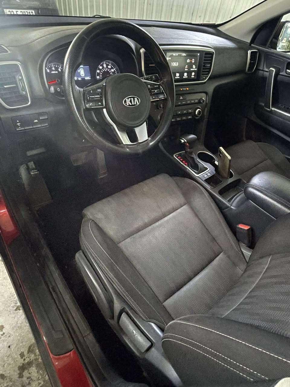 السلام عليكم كيا سبورتج 2021 وارد أمريكي رقم أربيل الدولي تحويل ثاني يوم حادثها موضح بالصور صبغ جاملغات فقط نص فول محرك كير تبريد صدر أي نقص مبيها للبيع فقط للاستفسار *********** غير متواجد عالنت الشراي  يتصل مكان السيارة بغداد
